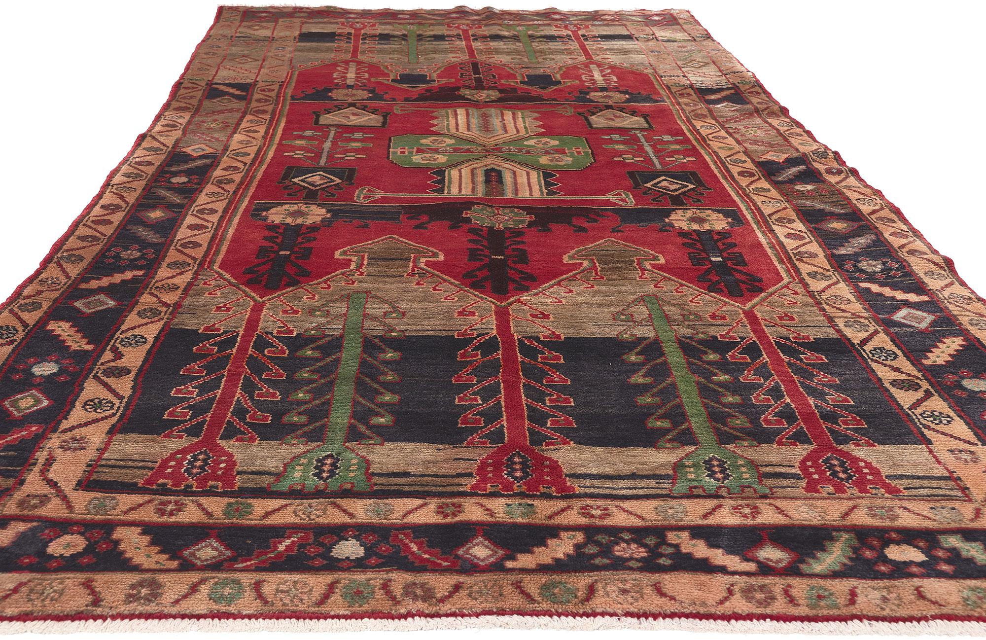 Mid-Century moderno Tappeto persiano Nahavand Hamadan rosso d'epoca con stile moderno di metà secolo in vendita