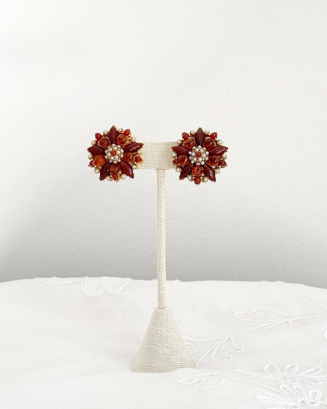 Vintage Red Poinsettia Cluster Earrings In Excellent Condition For Sale In New York, NY