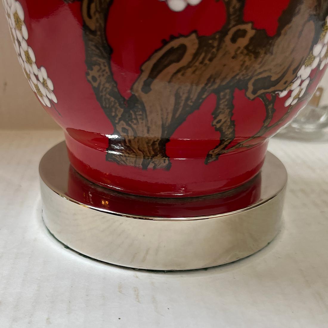 Porcellana Lampada in porcellana rossa vintage in vendita