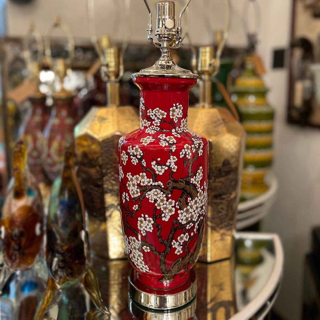 Lampada in porcellana rossa vintage in vendita 1