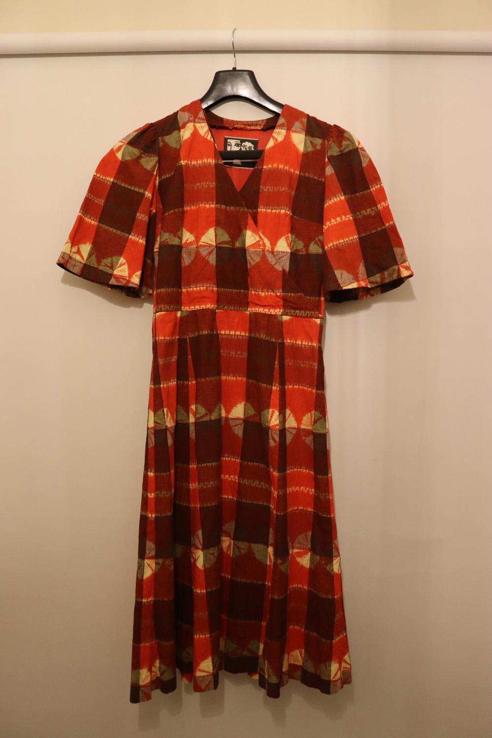 Rotes Vintage-Kleid mit Druck von Kansai im Zustand „Gut“ im Angebot in London, GB