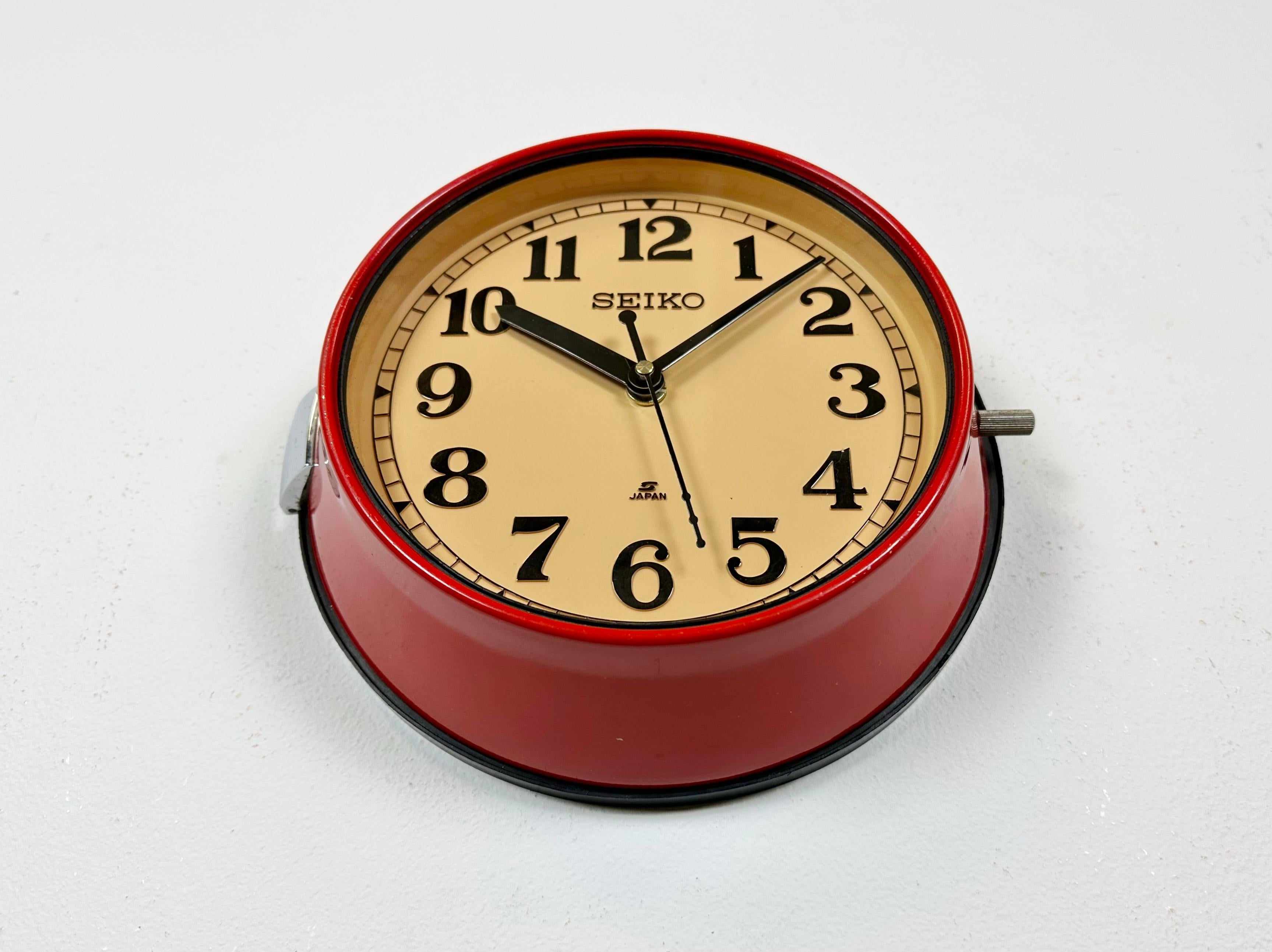 20ième siècle Horloge murale Seiko rouge bleu marine vintage, années 1970 en vente