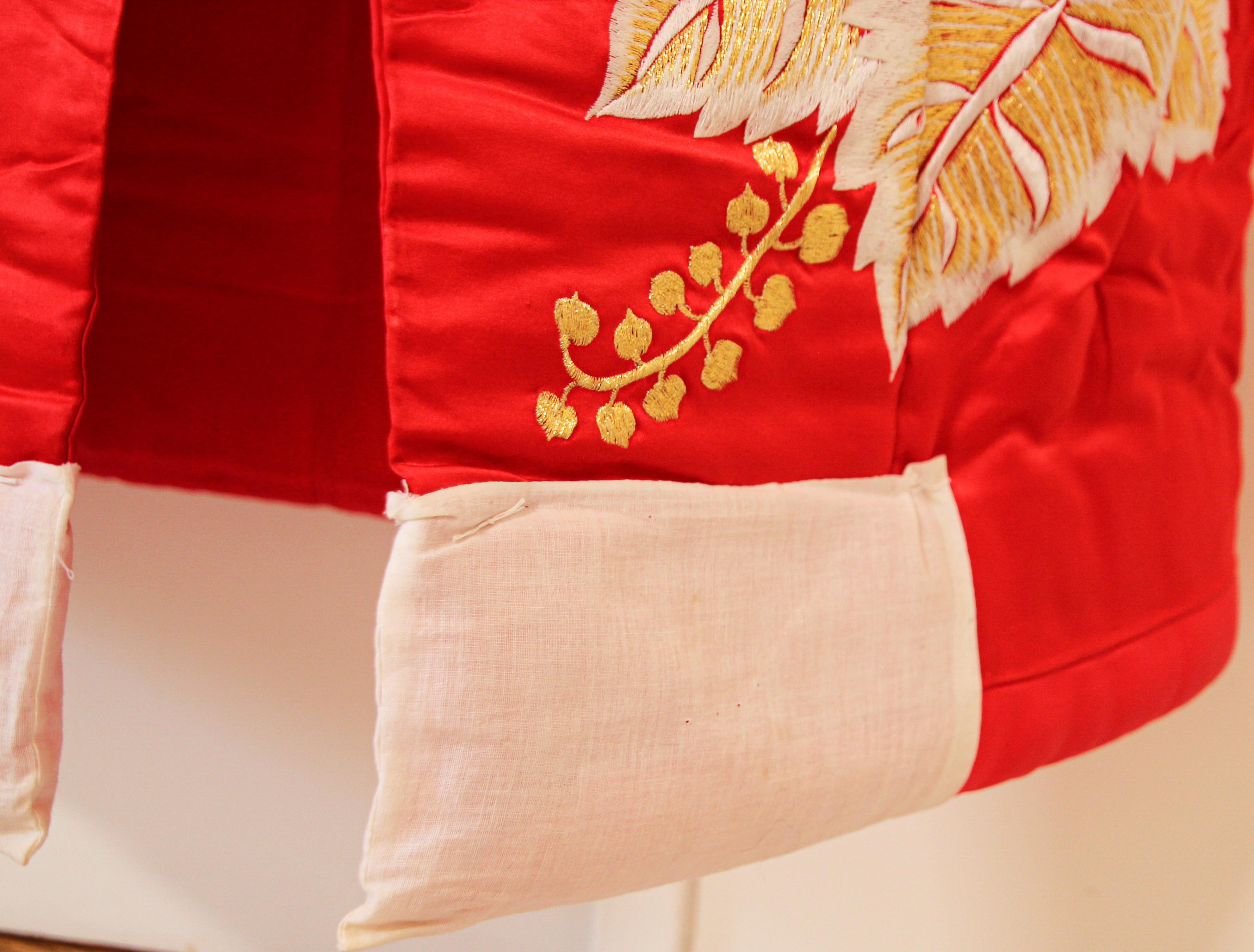 Vintage Kimono Red Silk Brocade Japanese Ceremonial Wedding Dress In Good Condition For Sale In North Hollywood, CA