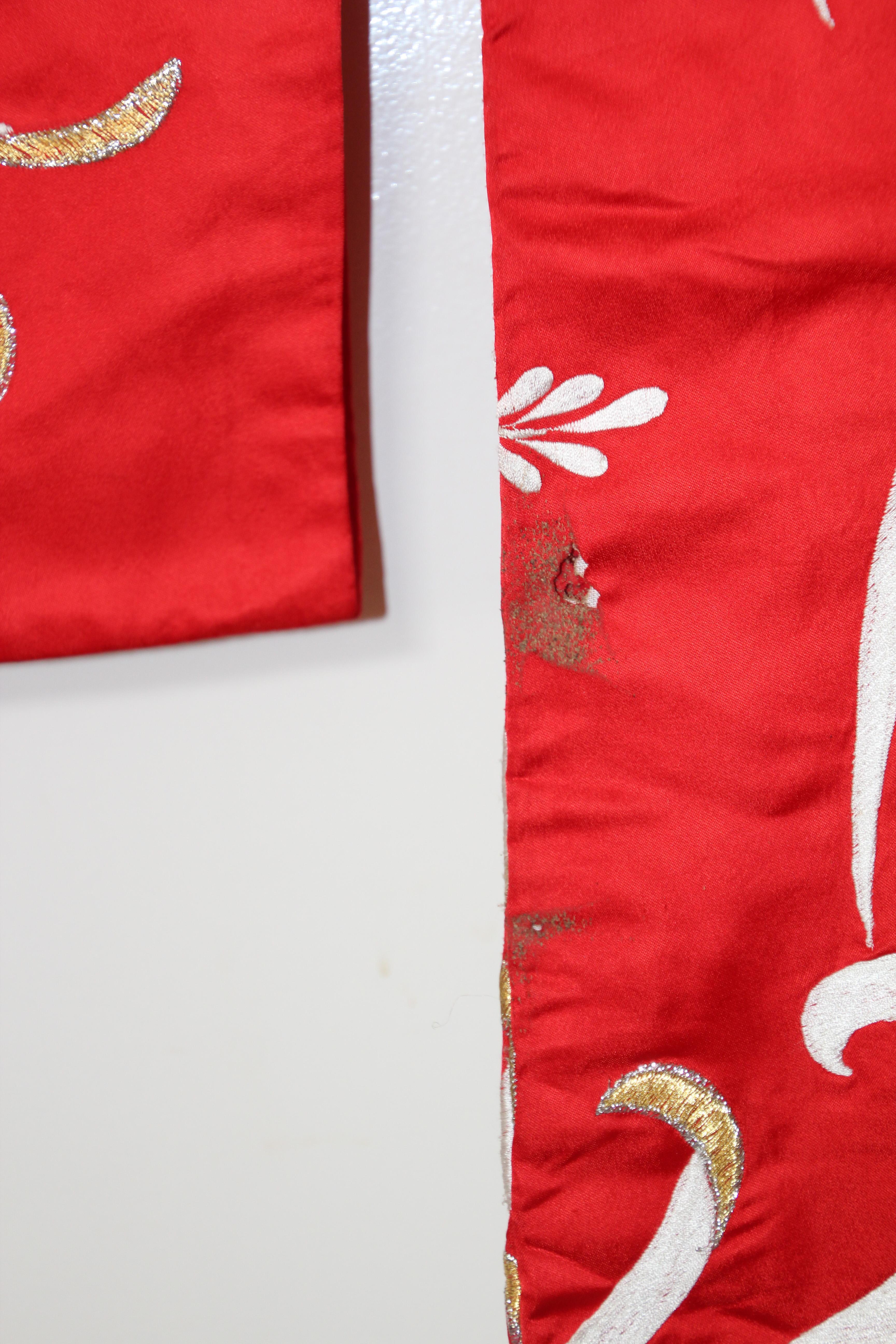 Robe de cérémonie japonaise en brocart de soie rouge vintage pour kimono en vente 9