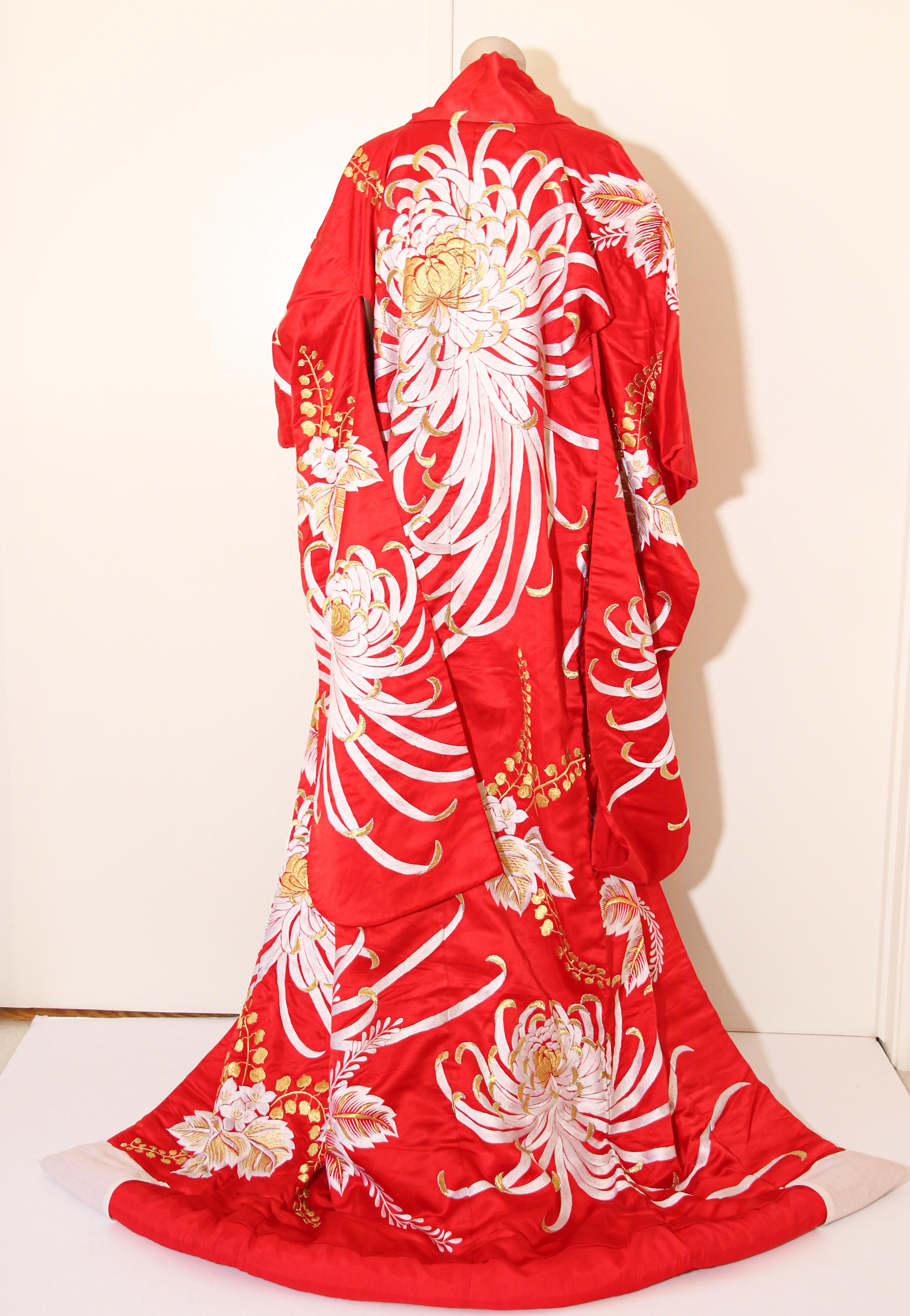 Japanisches zeremonielles Hochzeitskleid aus rotem Seidenbrokat, Kimono im Angebot 7