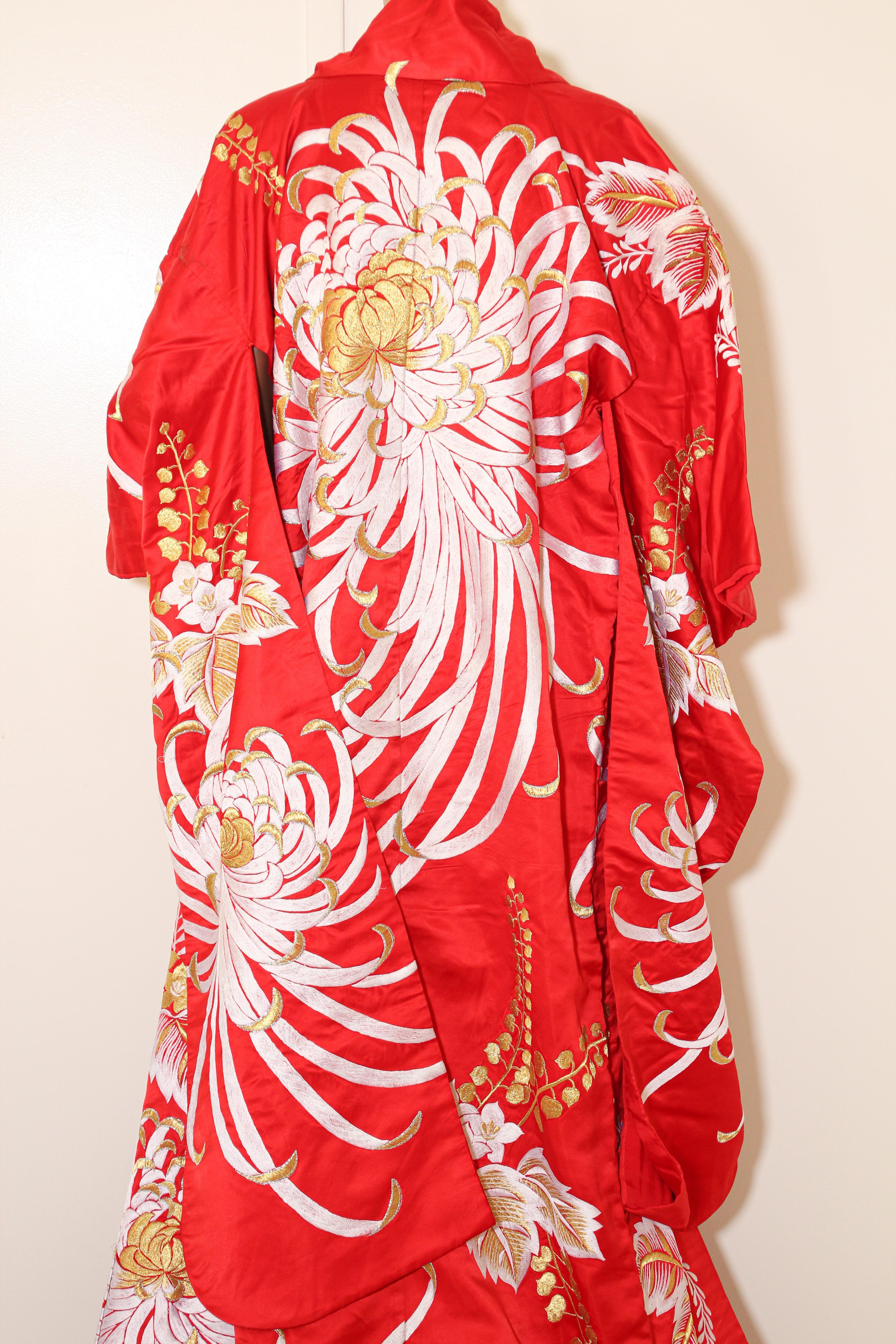 Japanisches zeremonielles Kleid aus rotem Seidenbrokat in Kimono-Optik im Angebot 10