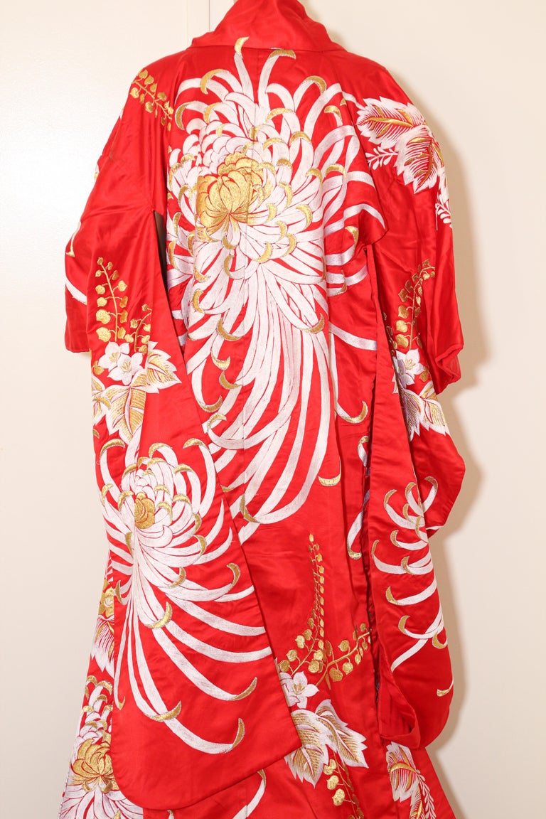 Vintage Kimono Red Silk Brocade Japanese Ceremonial Wedding Dress For Sale 9