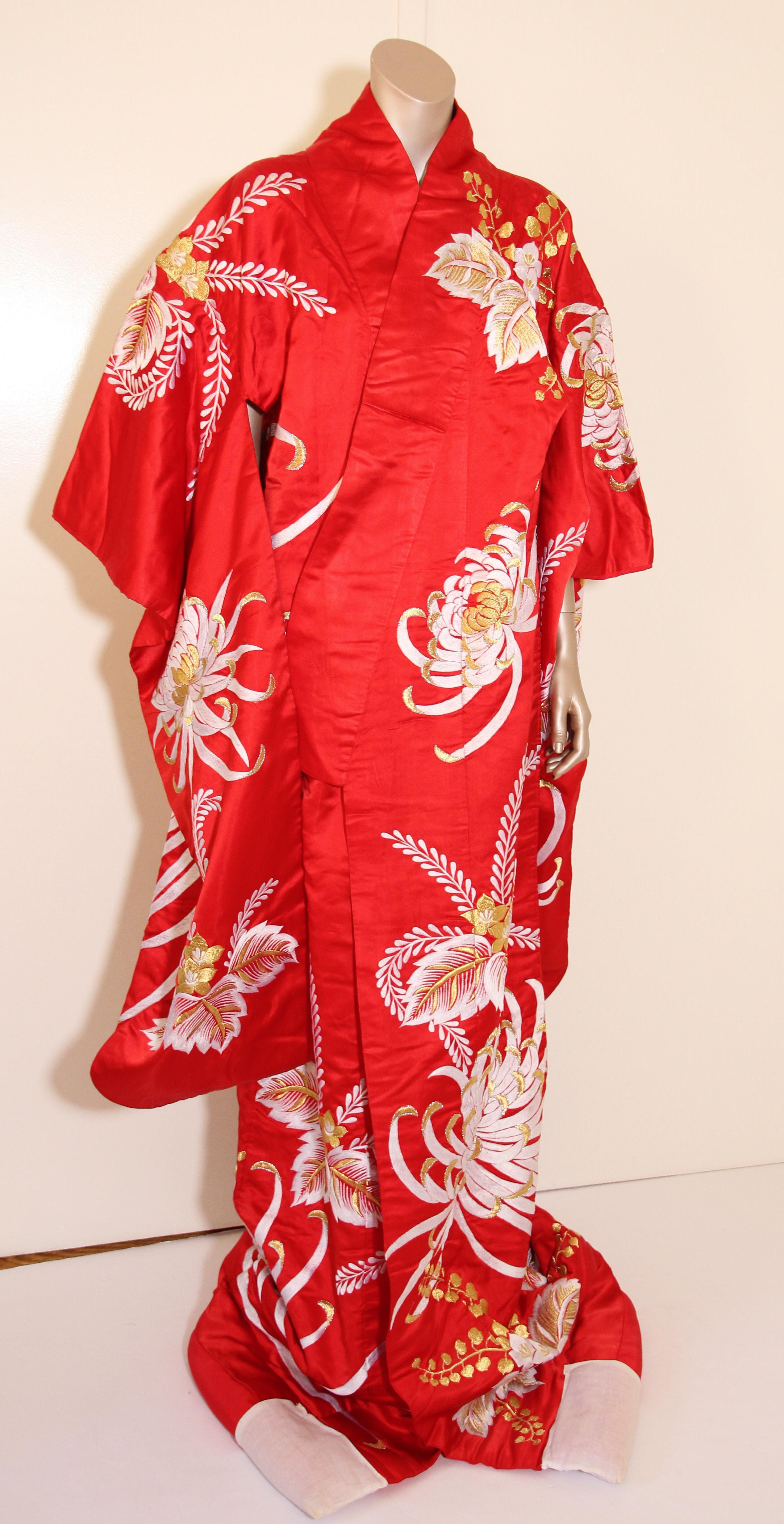 Japanisches zeremonielles Kleid aus rotem Seidenbrokat in Kimono-Optik im Angebot 13