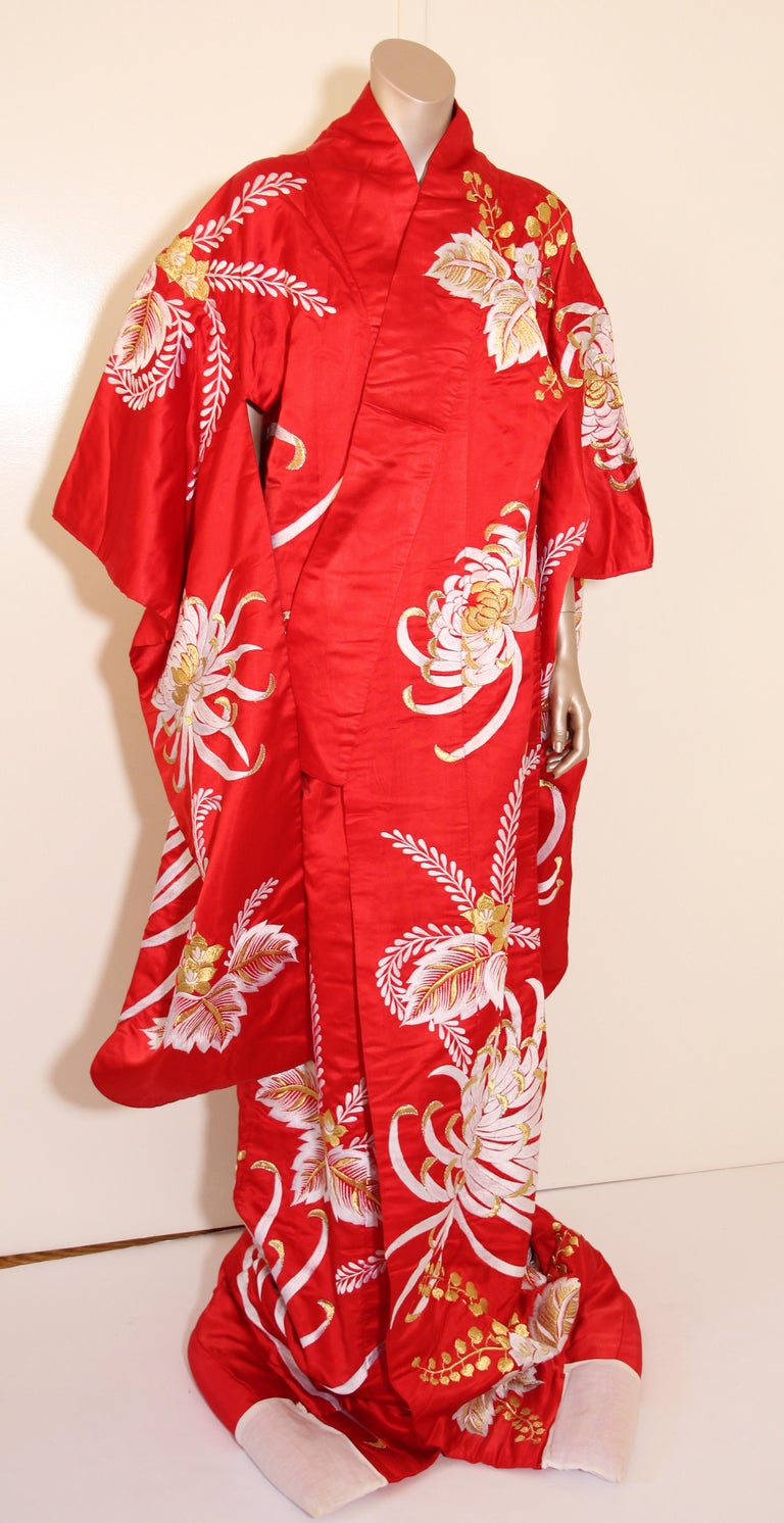 Vintage Kimono Red Silk Brocade Japanese Ceremonial Wedding Dress For Sale 12