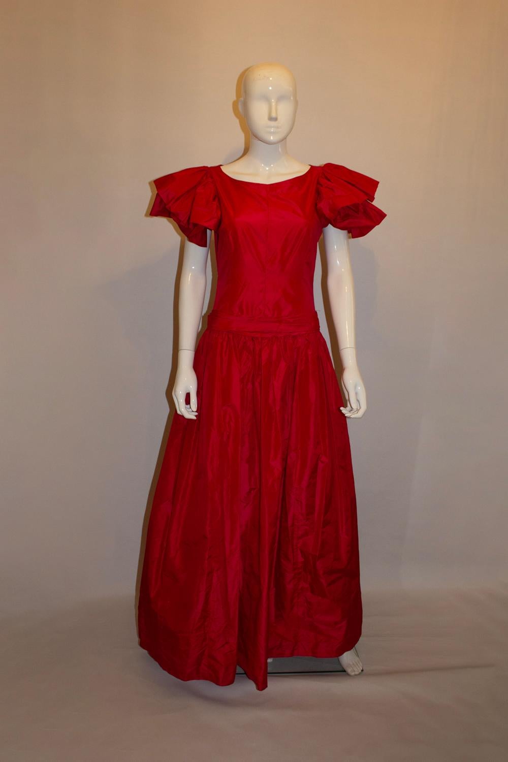 Vintage Red Silk Evening Gown In Good Condition For Sale In London, GB