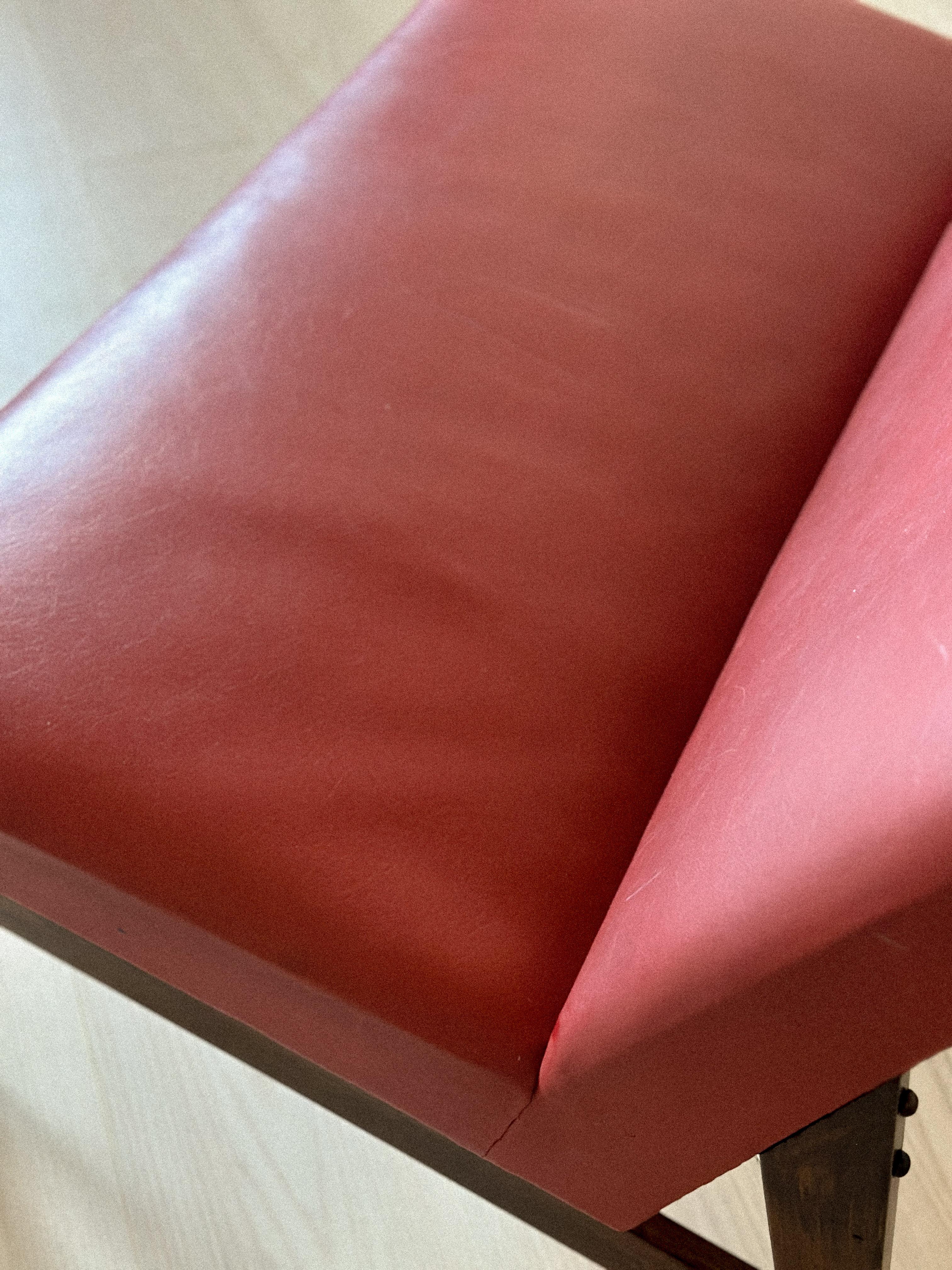 Vintage Red Skai Settee in the Style of Pierre Jeanneret, 1950s en vente 5