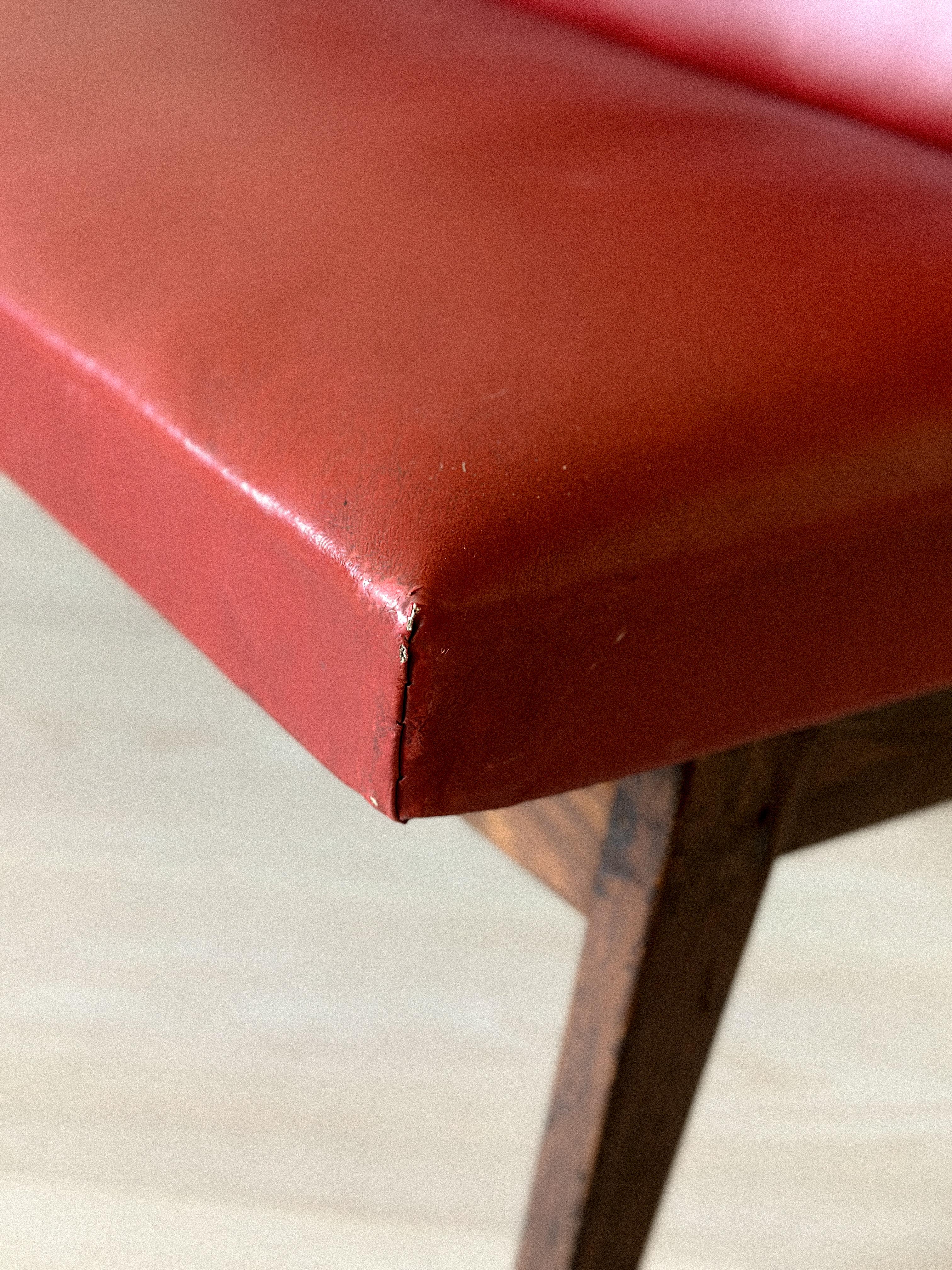 Vintage Red Skai Settee in the Style of Pierre Jeanneret, 1950s en vente 6