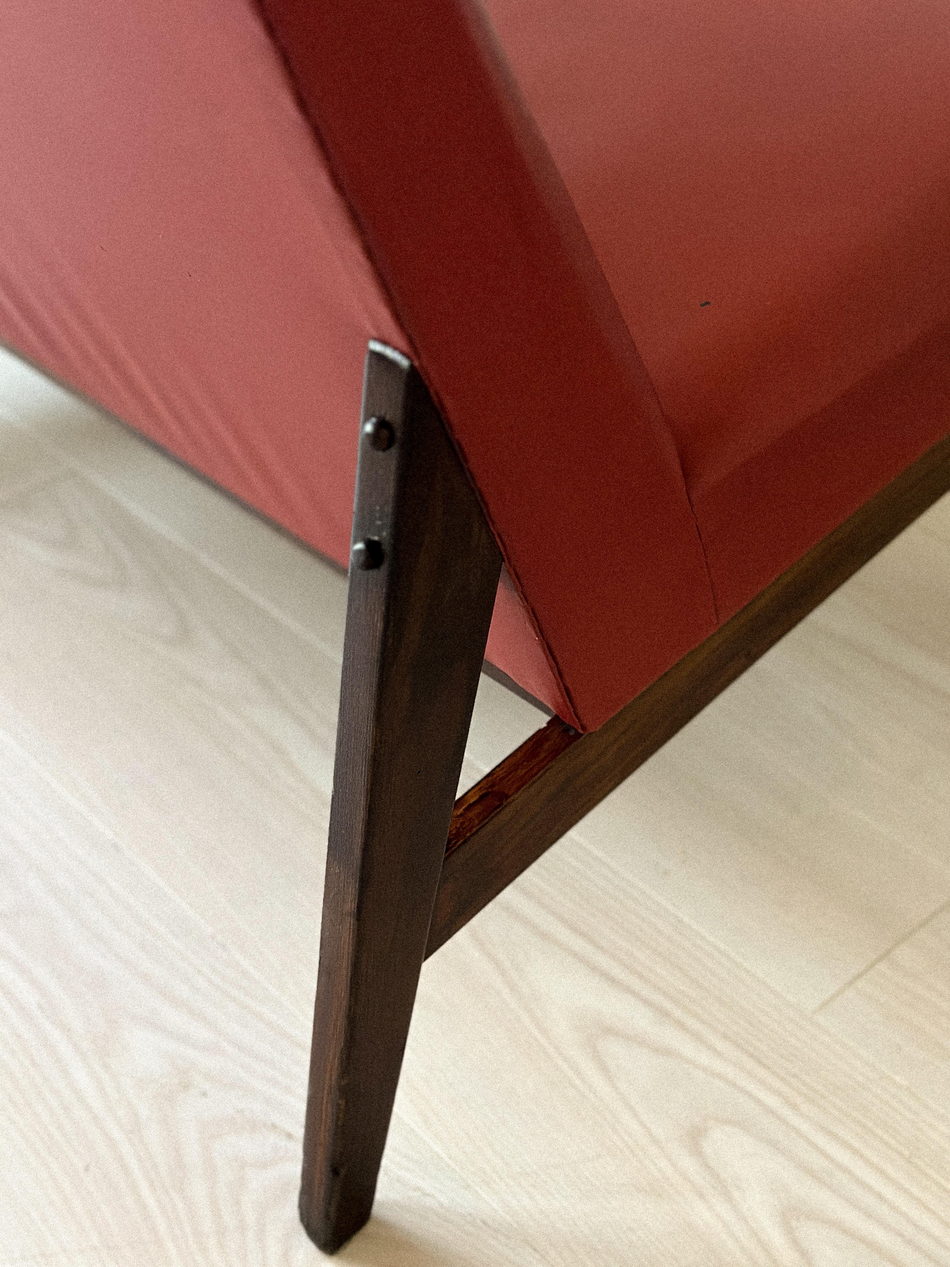 Vintage Red Skai Settee in the Style of Pierre Jeanneret, 1950s en vente 7