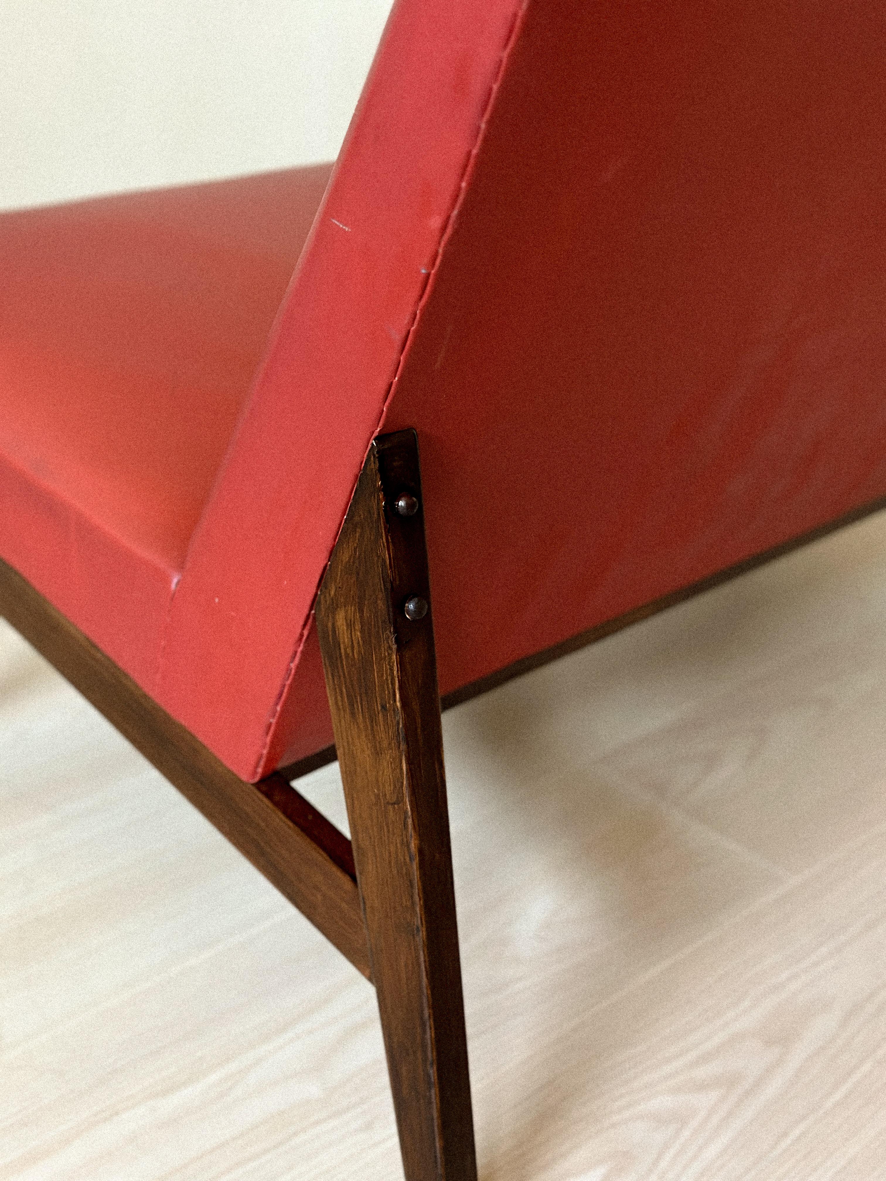 Vintage Red Skai Settee in the Style of Pierre Jeanneret, 1950s en vente 8