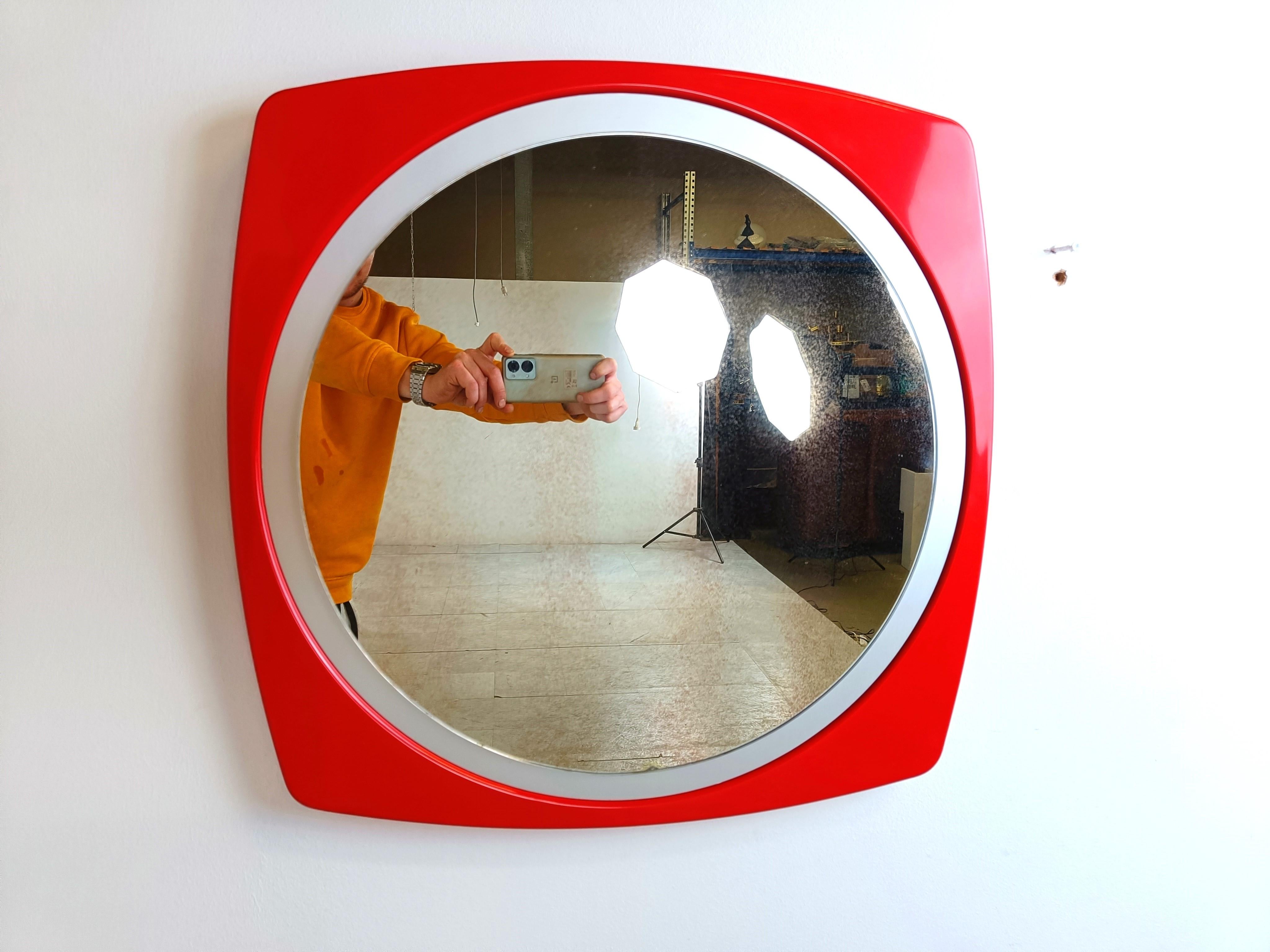Vintage red space age mirror, 1970s In Good Condition For Sale In HEVERLEE, BE