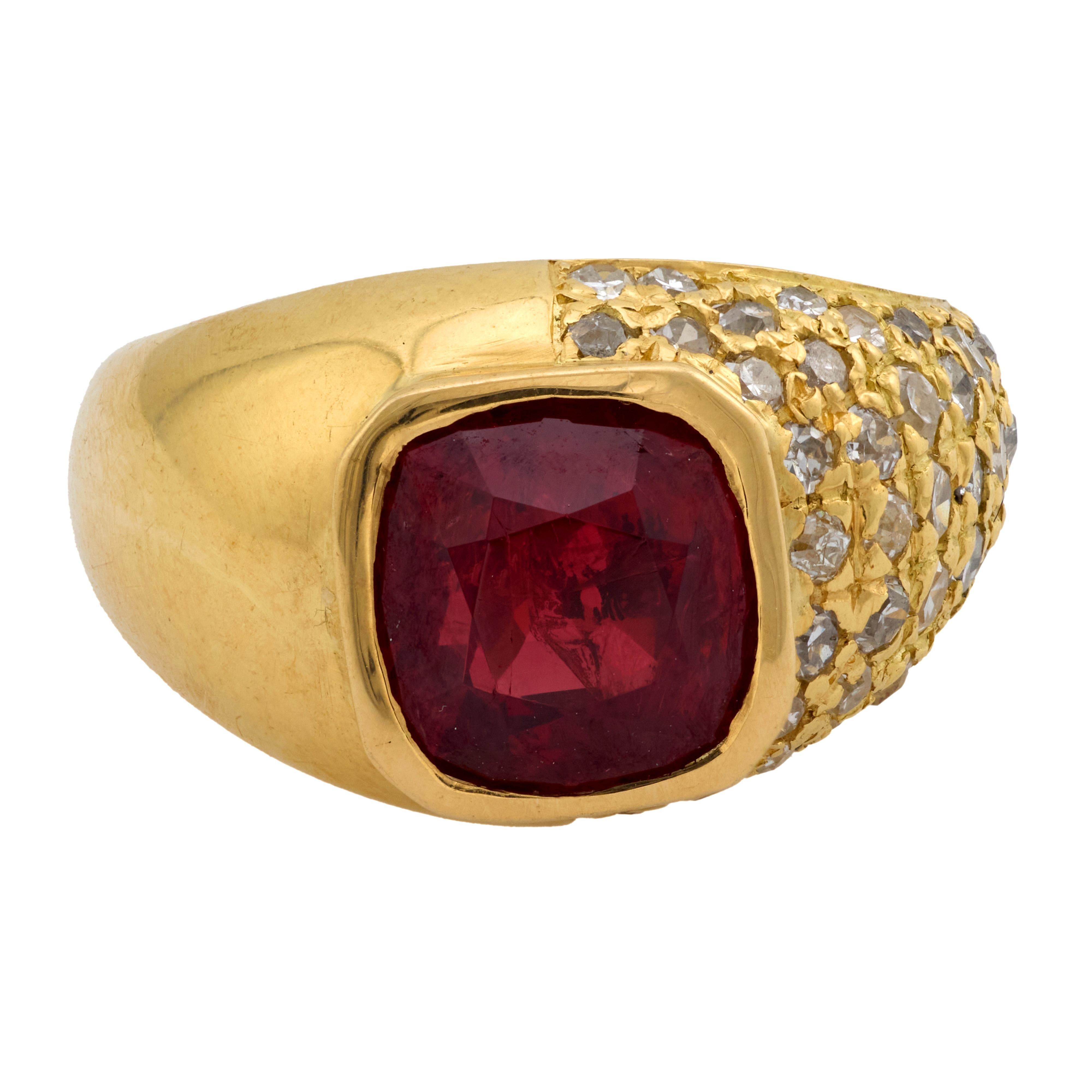 Cocktailring mit rotem Spinell und Diamant aus 18k Gelbgold (Moderne) im Angebot