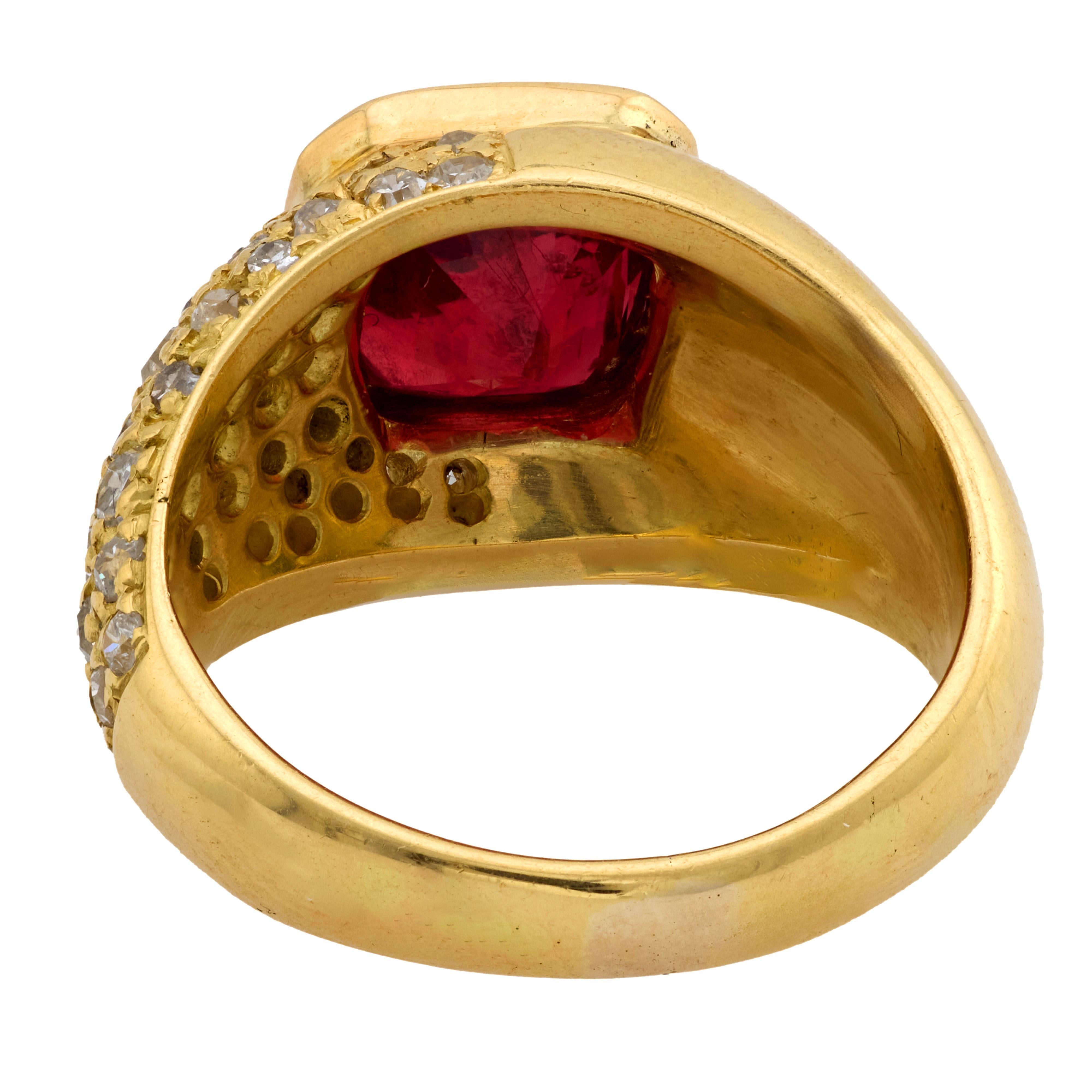Cocktailring mit rotem Spinell und Diamant aus 18k Gelbgold im Zustand „Gut“ im Angebot in Beverly Hills, CA