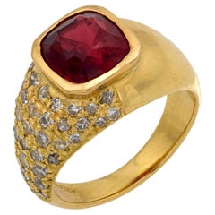 Cocktailring mit rotem Spinell und Diamant aus 18k Gelbgold
