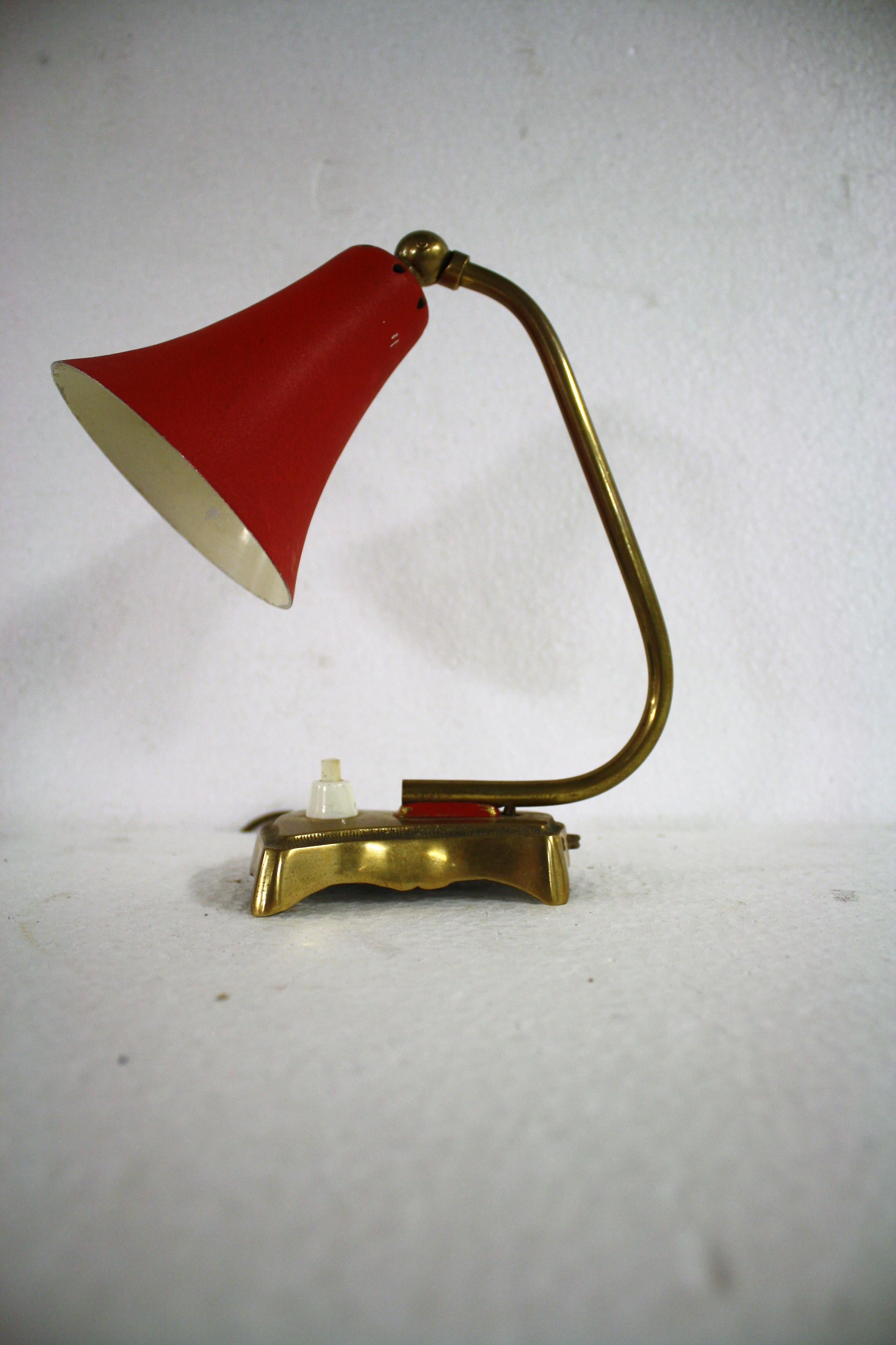 Vintage Red Table Lamp, 1950s In Good Condition In HEVERLEE, BE