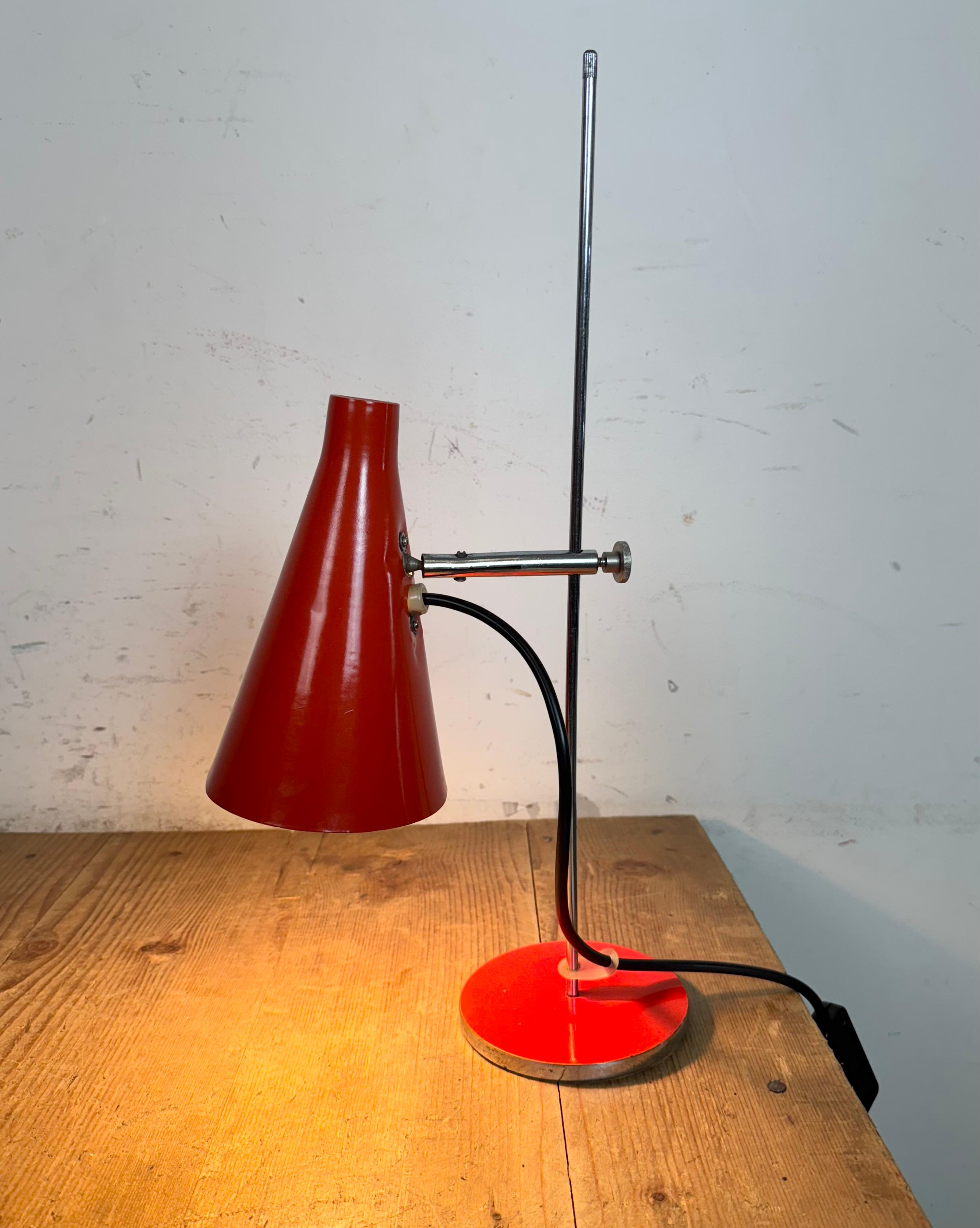 Lámpara de mesa roja vintage , años 70 en venta 5
