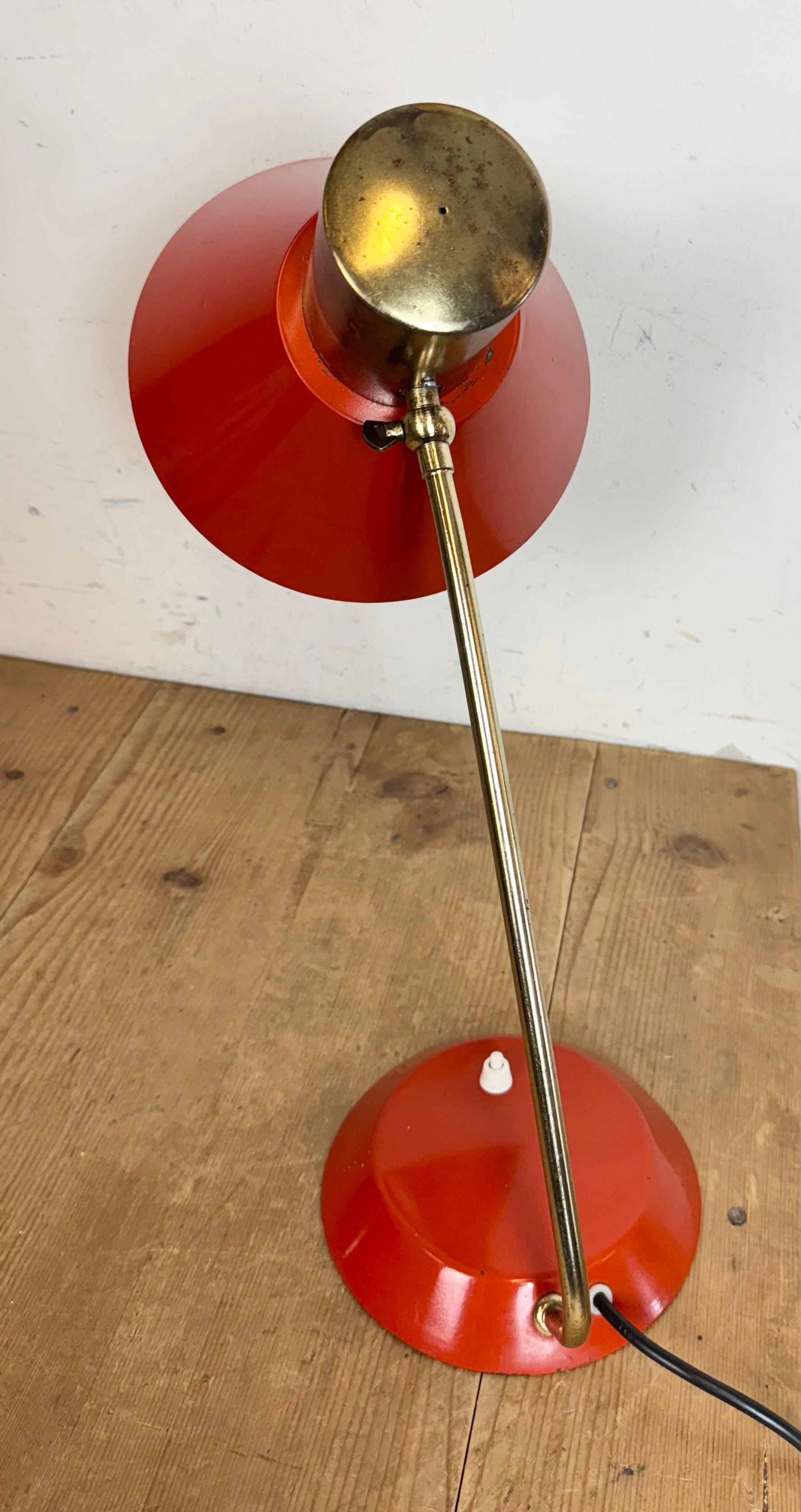 Lampe à poser rouge vintage , 1970 Bon état - En vente à Kojetice, CZ