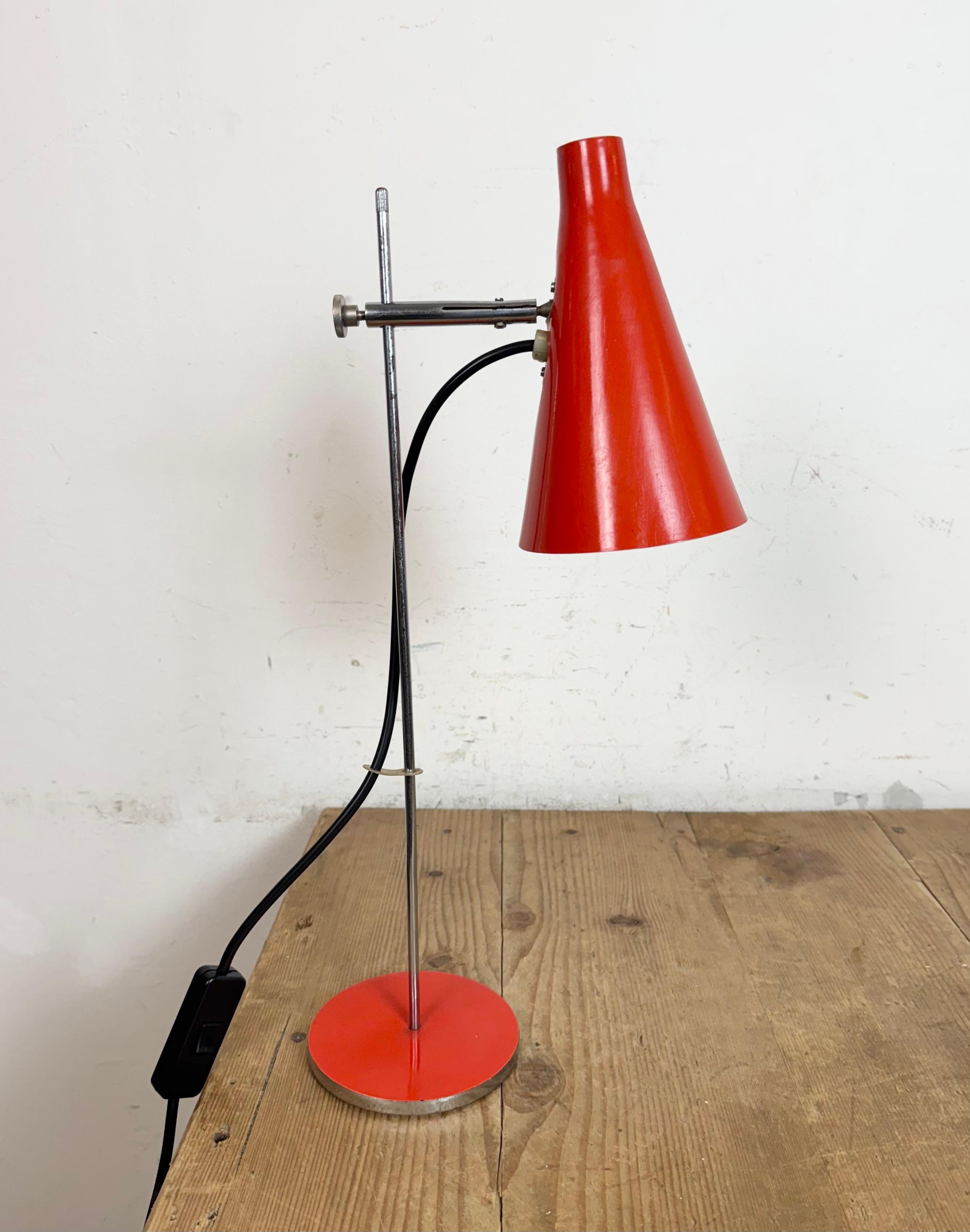 Lámpara de mesa roja vintage , años 70 en venta 1