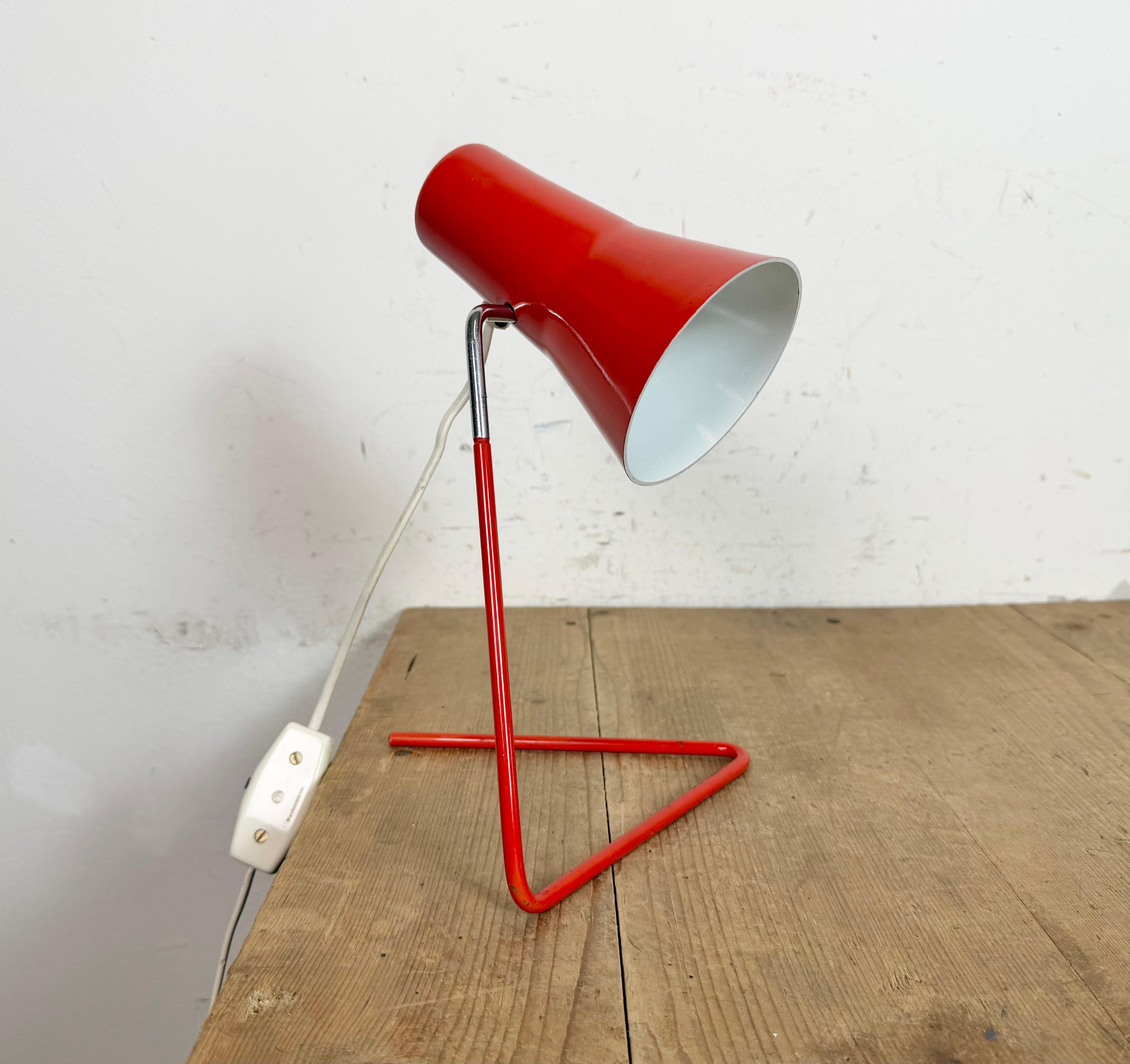 This red table lamp model 21616 was produced by Drupol and designed by Josef Hurka in former Czechoslovakia during the 1960s. It features a metal lampshade and iron leg.. The socket requires standard E14 lightbulbs. Good vintage condition.
Lampshade