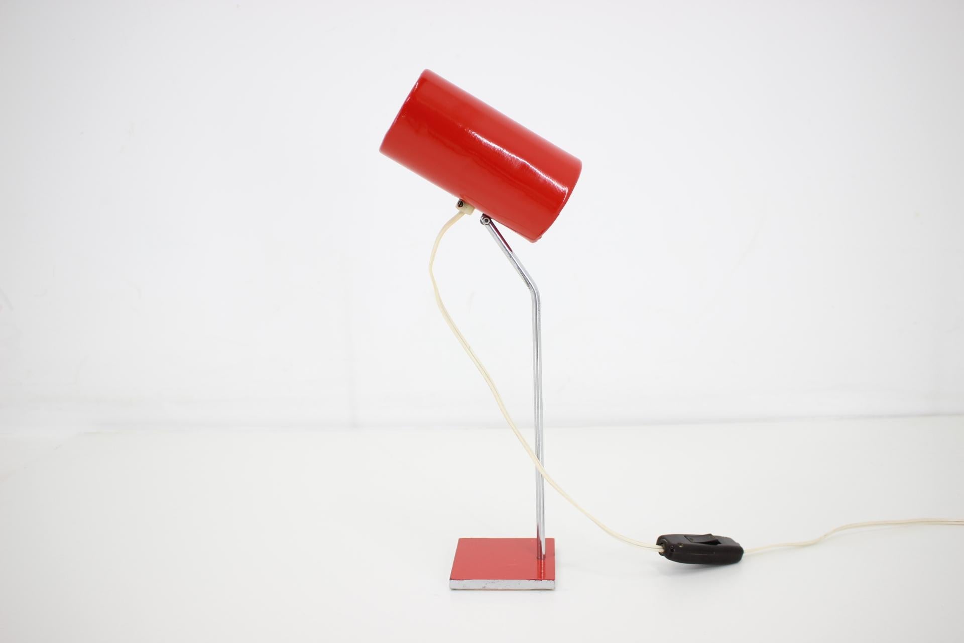 Rote Tischlampe, Lidokov, 1960er Jahre (Moderne der Mitte des Jahrhunderts) im Angebot