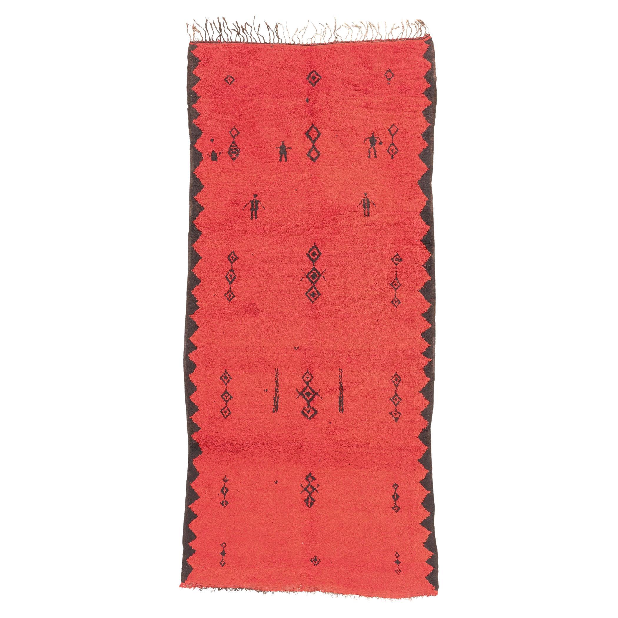 Tappeto marocchino Taznakht rosso vintage, l'incanto tribale incontra la modernità del Medioevo