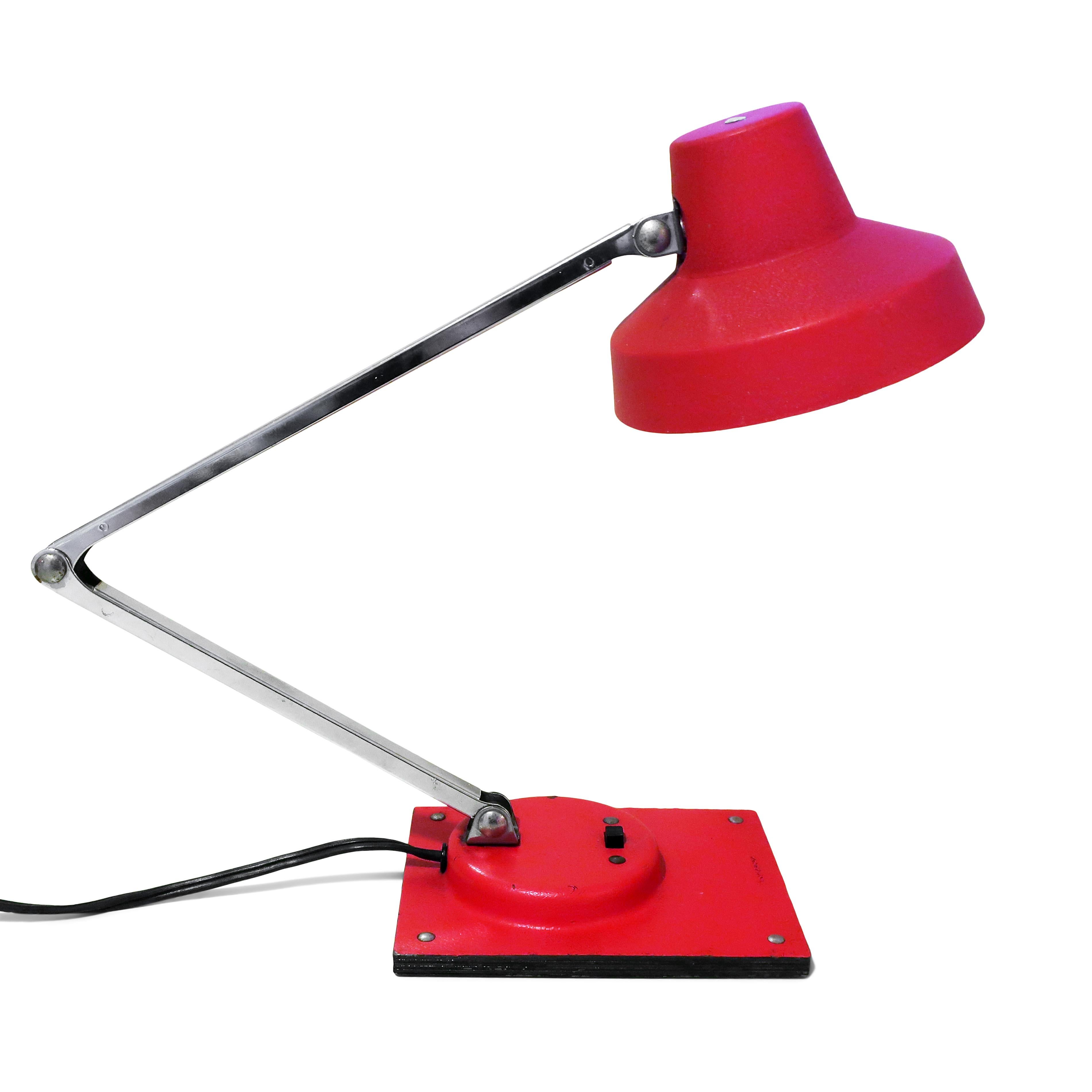 20ième siècle Lampe de bureau pliante rouge Tensor IL 400 en vente