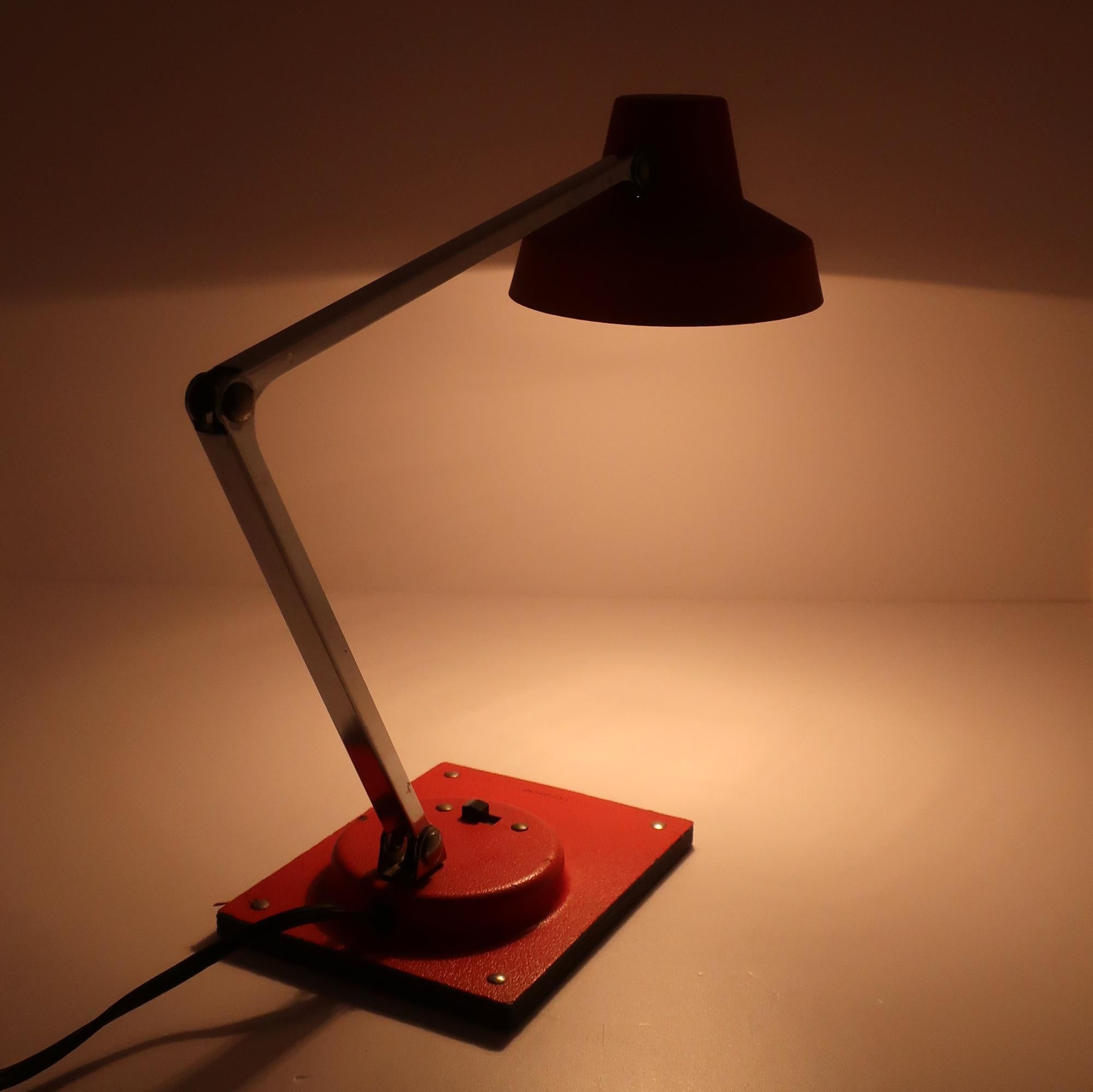 Vintage Red Tensor IL 400 Folding Desk Lamp For Sale 1