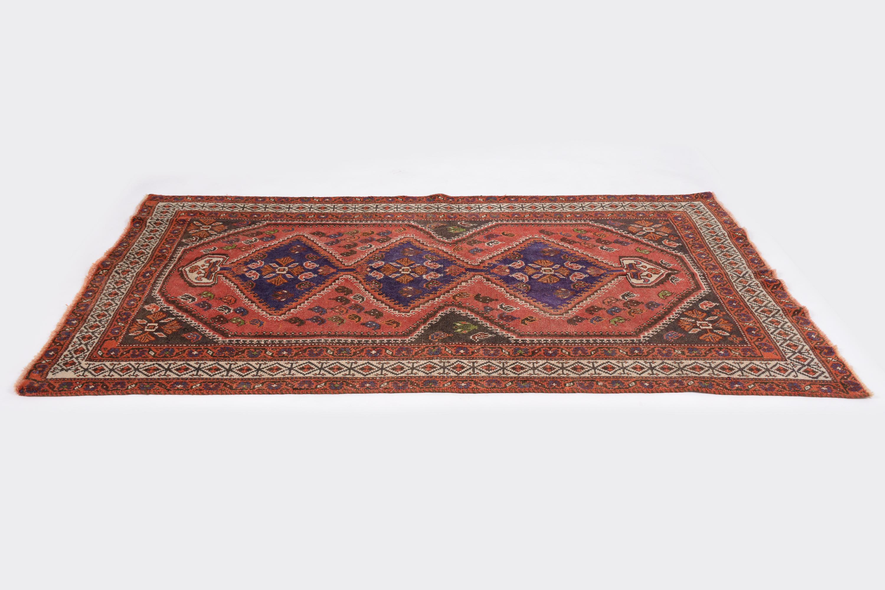 Vintage Red Textile Carpet Rug In Good Condition For Sale In Los Angeles, CA