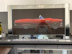 Vieux Thunderbird rouge embelli dans un cadre miroir personnalisé