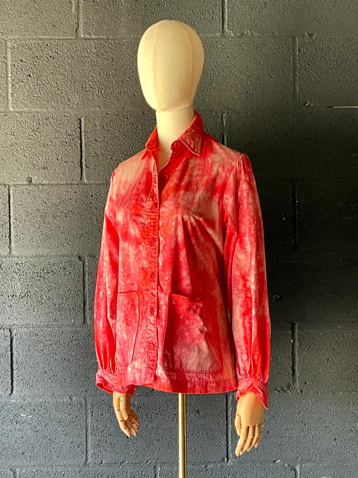 Camicia vintage con bottoni tinti in rosso di Saint Laurent in vendita 1