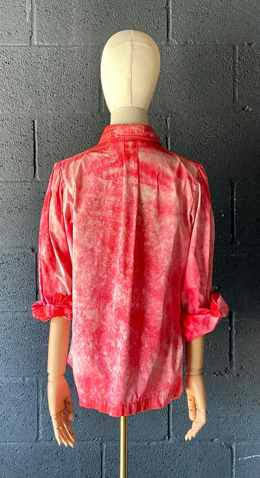 Camicia vintage con bottoni tinti in rosso di Saint Laurent in vendita 2