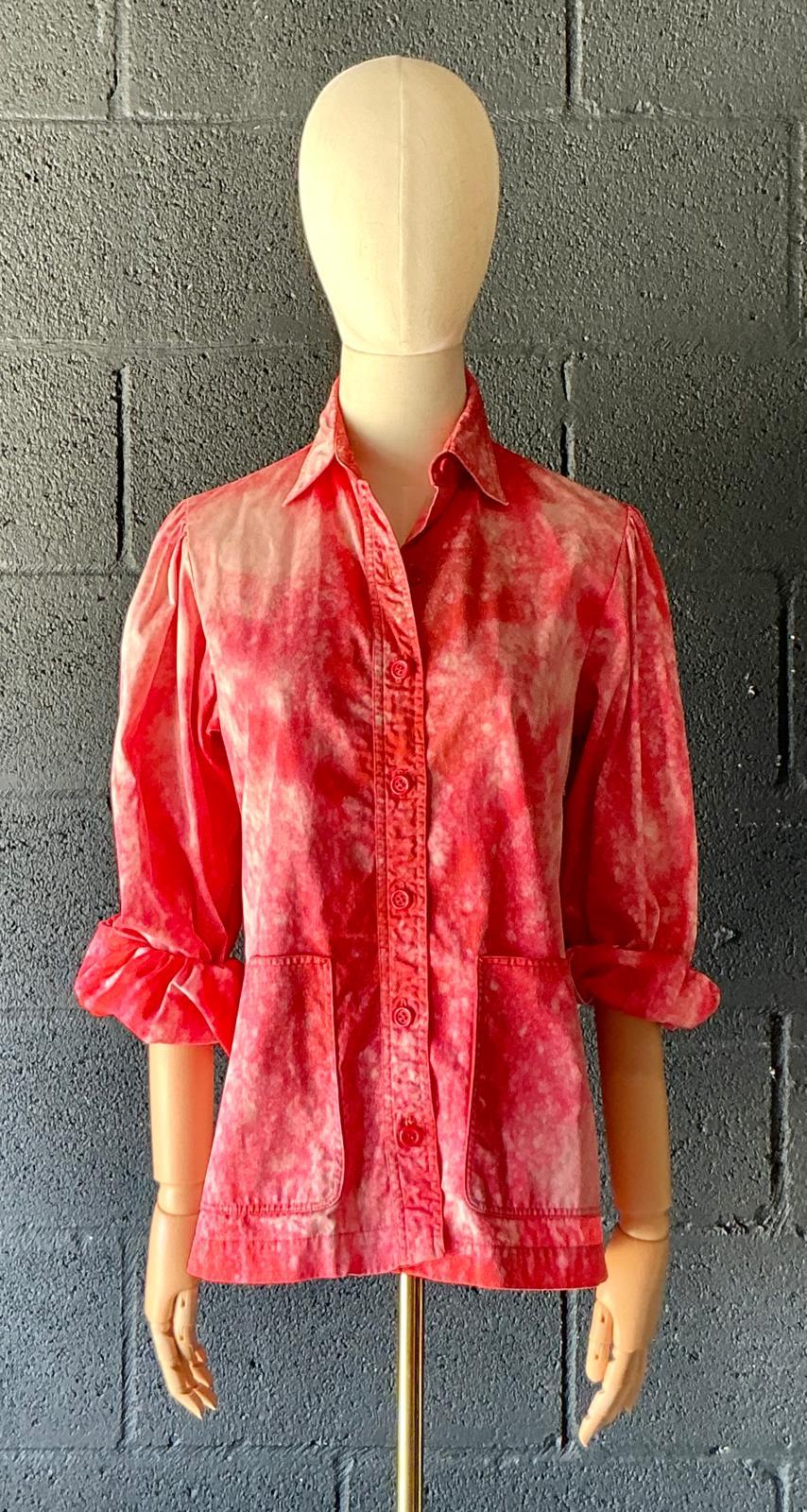Camicia vintage con bottoni tinti in rosso di Saint Laurent in vendita 4