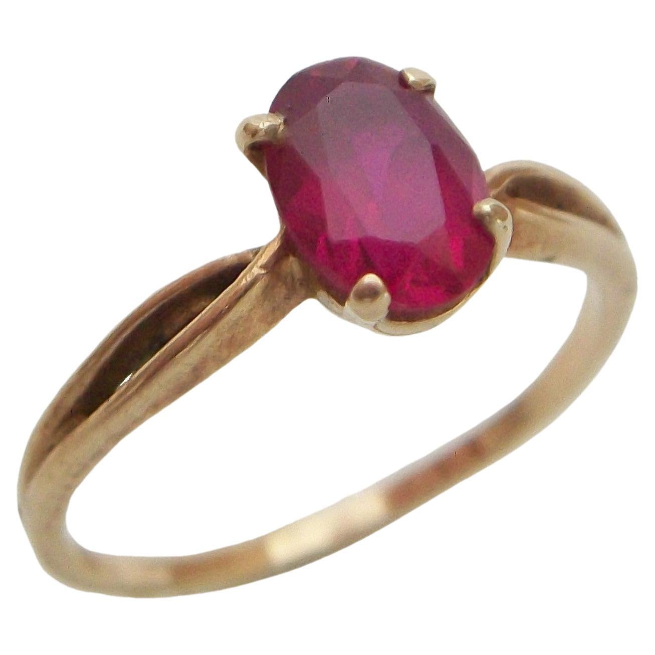 Vintage Red Topaz & 10K Yellow Gold Ring - Size 5.5 - U.S.A. - Circa 1980's For Sale