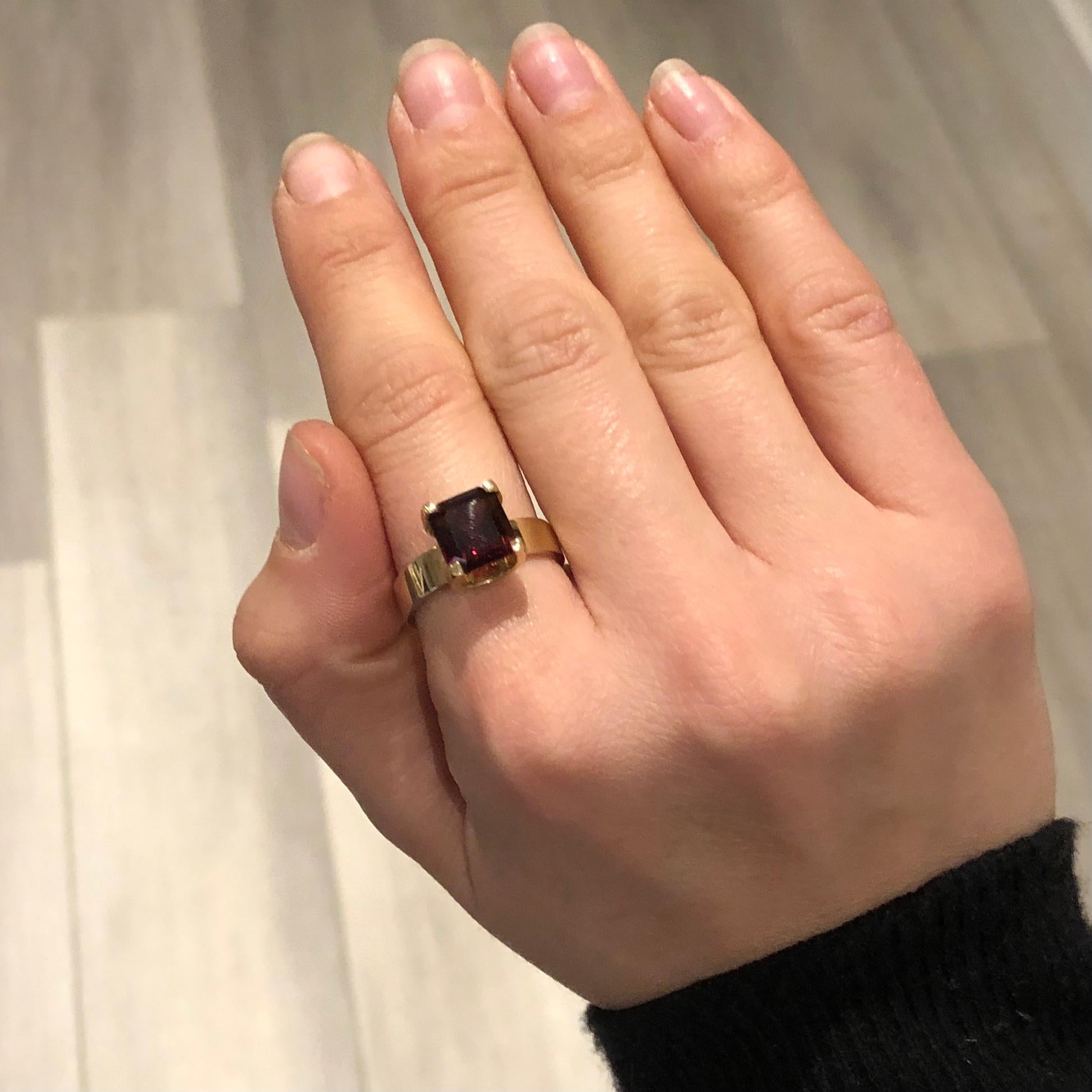 Vintage Red Tourmaline and 9 Carat Gold Cocktail Ring In Good Condition For Sale In Chipping Campden, GB