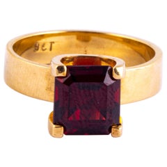 Anello da cocktail vintage con tormalina rossa e oro 9 carati