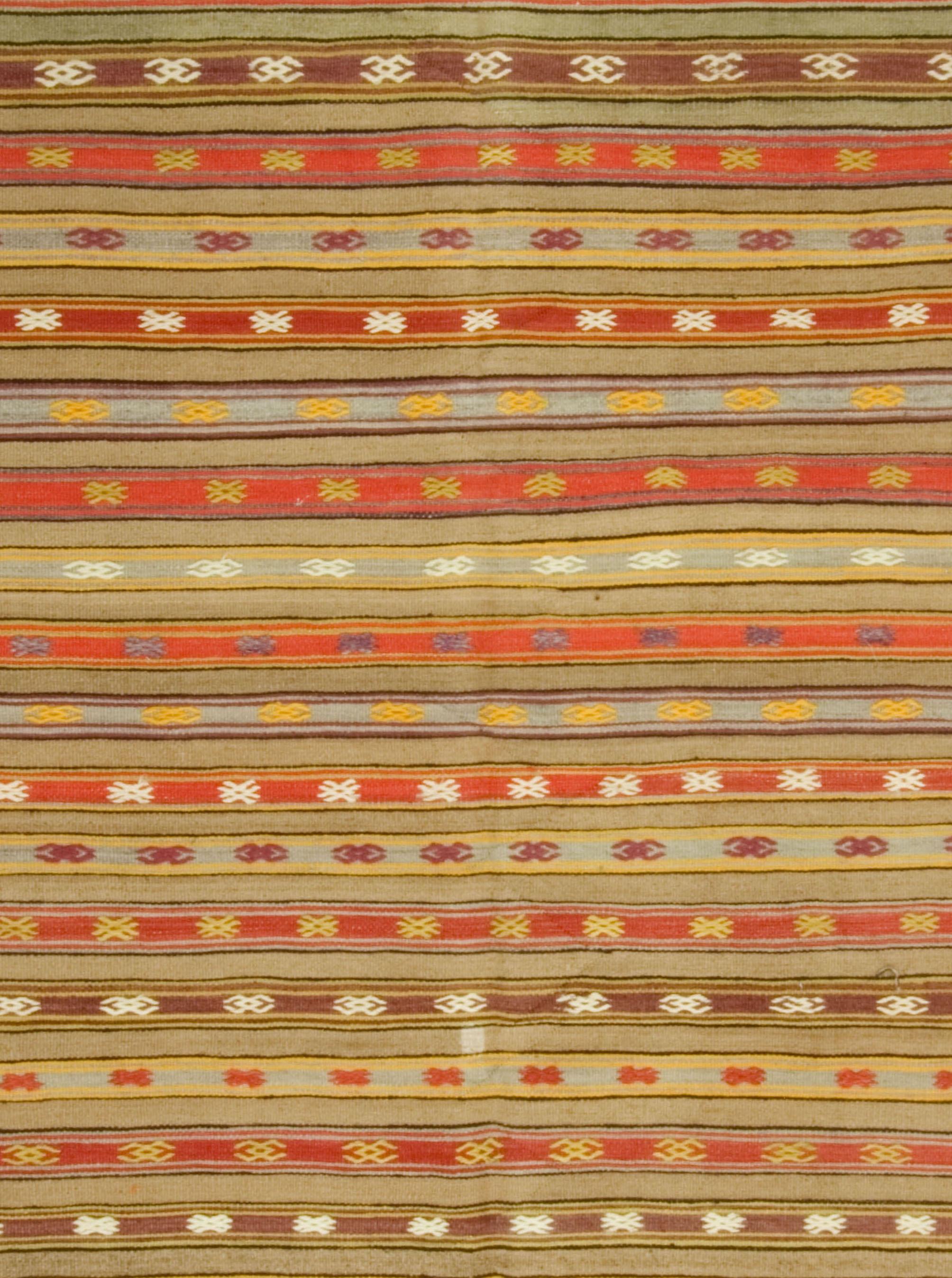Vintage Rot Türkisch Kilim Area Rug 5'7 x 6'11 (Wolle) im Angebot