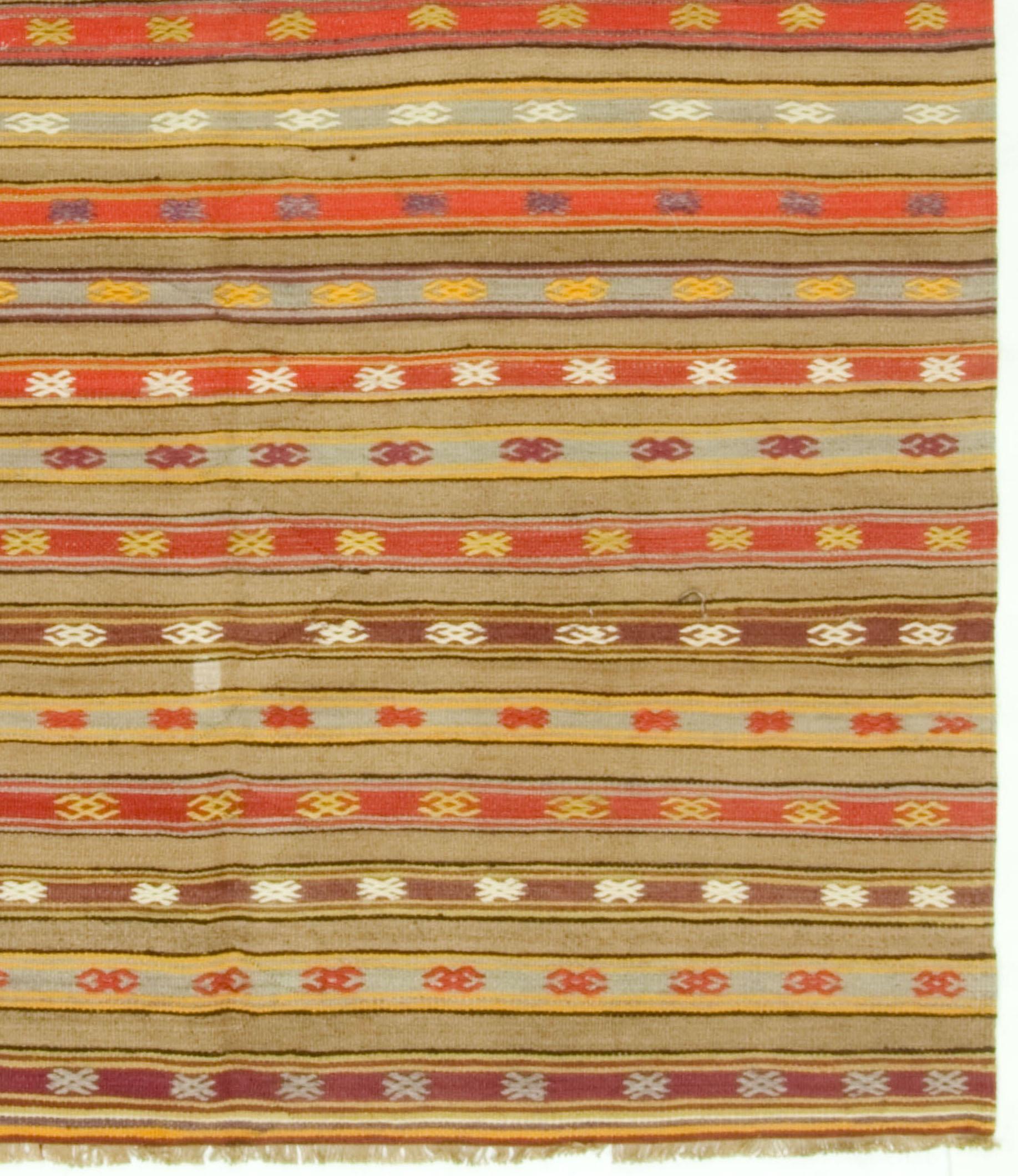 Vintage Rot Türkisch Kilim Area Rug 5'7 x 6'11 im Angebot 1
