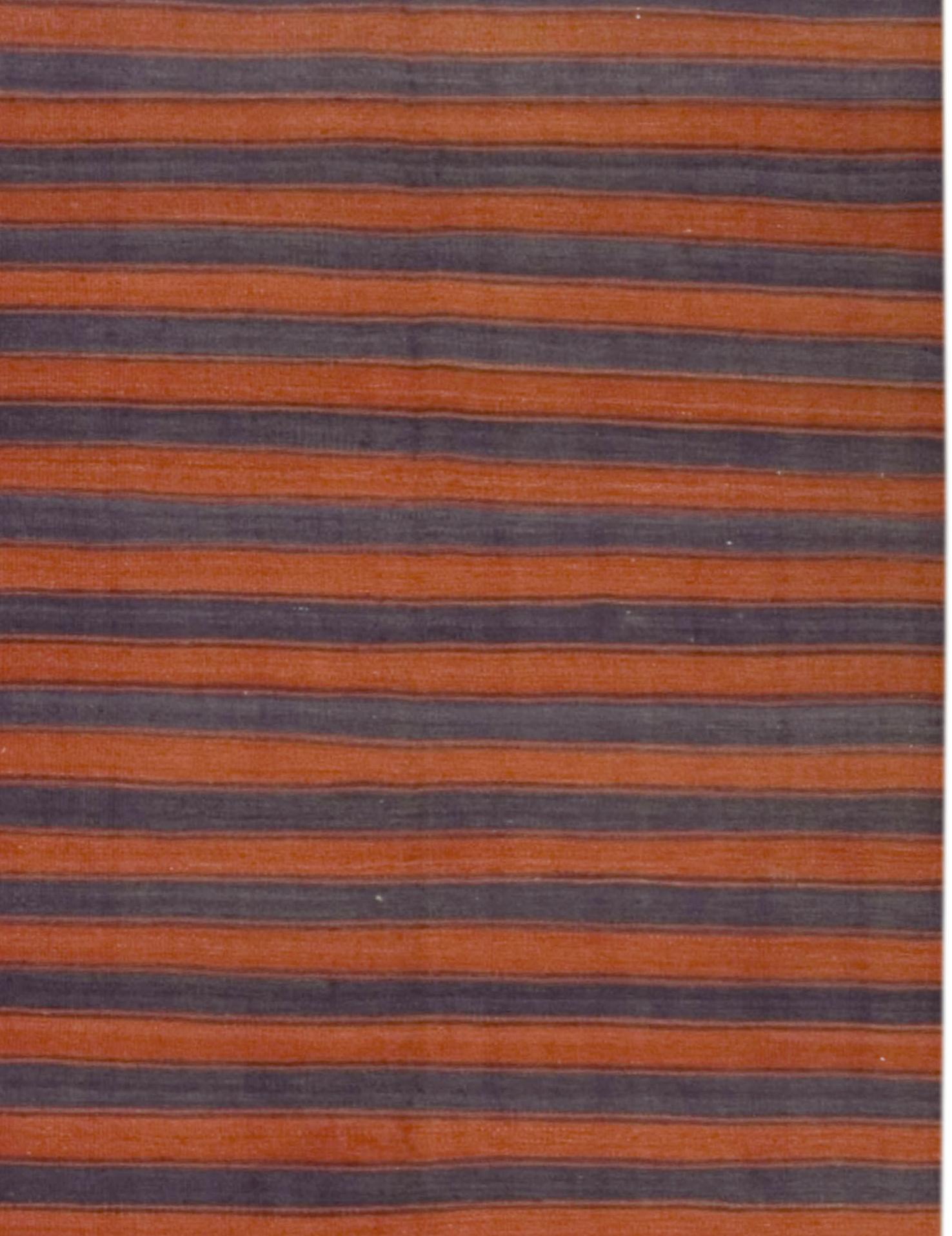 Vintage Red Turkish Kilim Gallery Size Rug, 4'9 x 12'6 In Good Condition For Sale In New York, NY