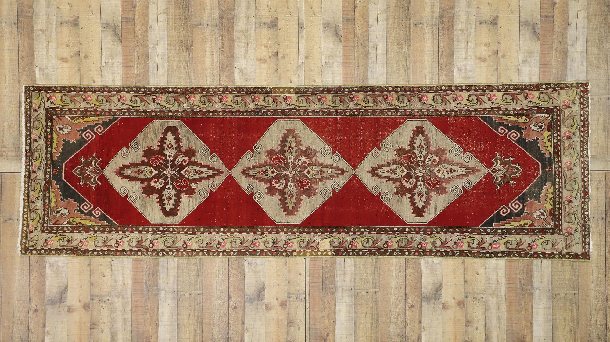 Roter türkischer Oushak-Teppich im Vintage-Stil im Angebot 1