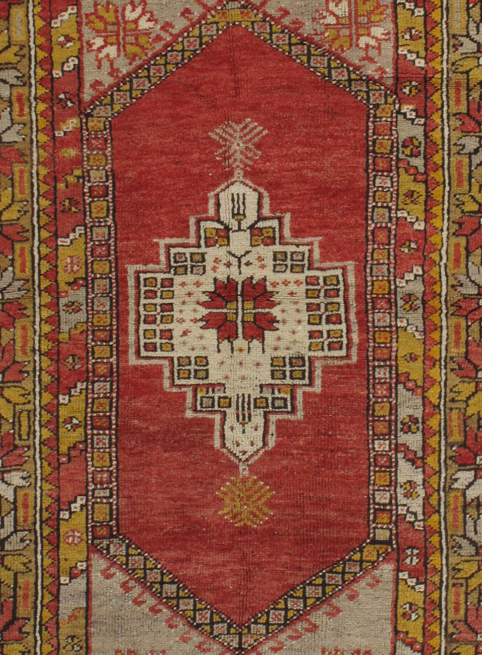 Vintage Rot Türkisch Oushak Teppich 3'5 X 5'1 (20. Jahrhundert) im Angebot