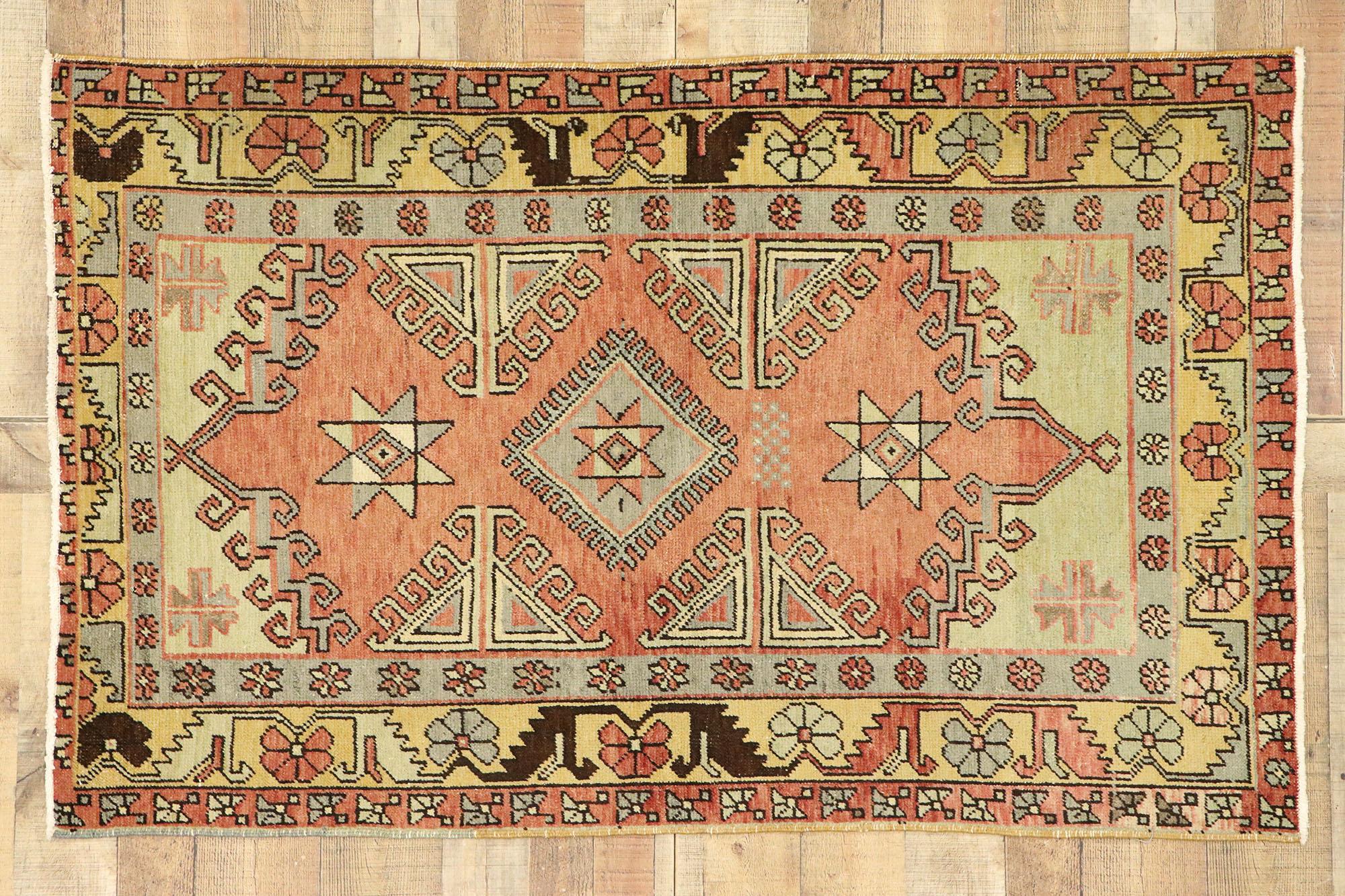 Tapis d'Oushak turc rouge vintage en vente 1