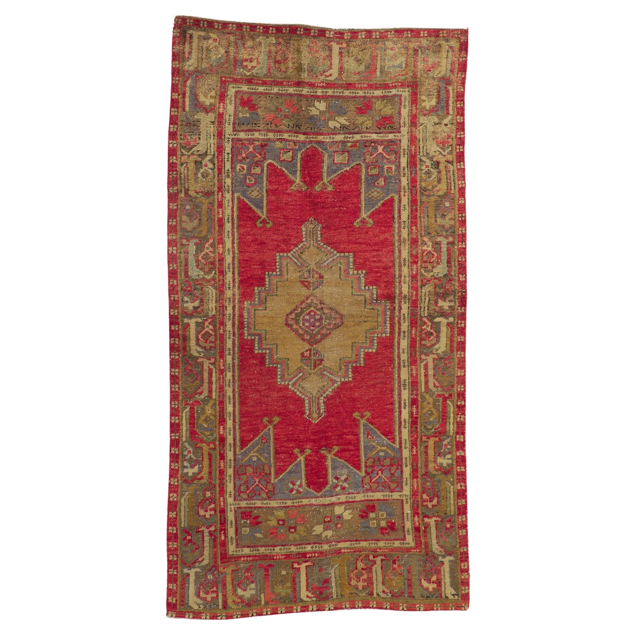 Tapis d'Oushak turc rouge vintage