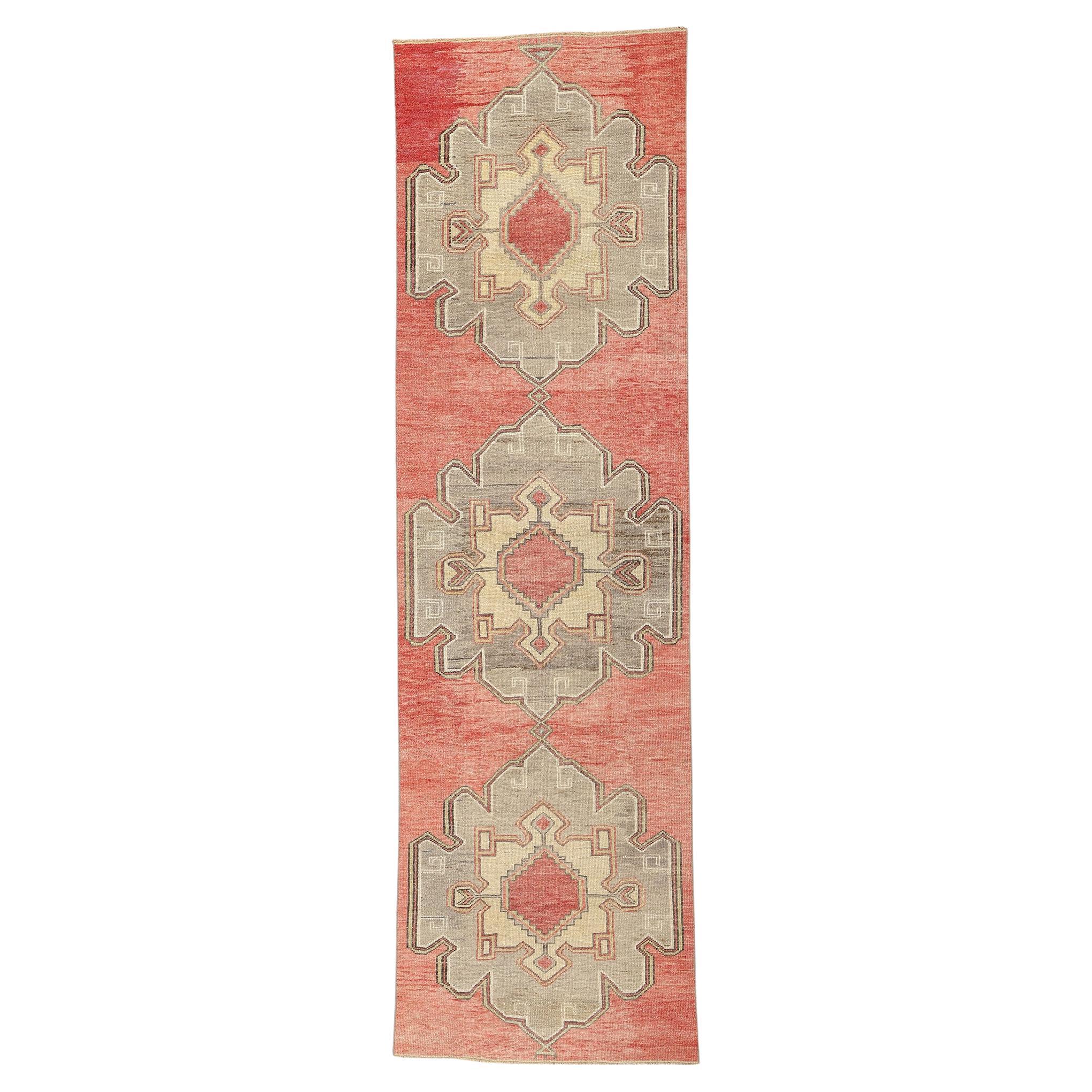 Tapis d'Oushak turc rouge vintage