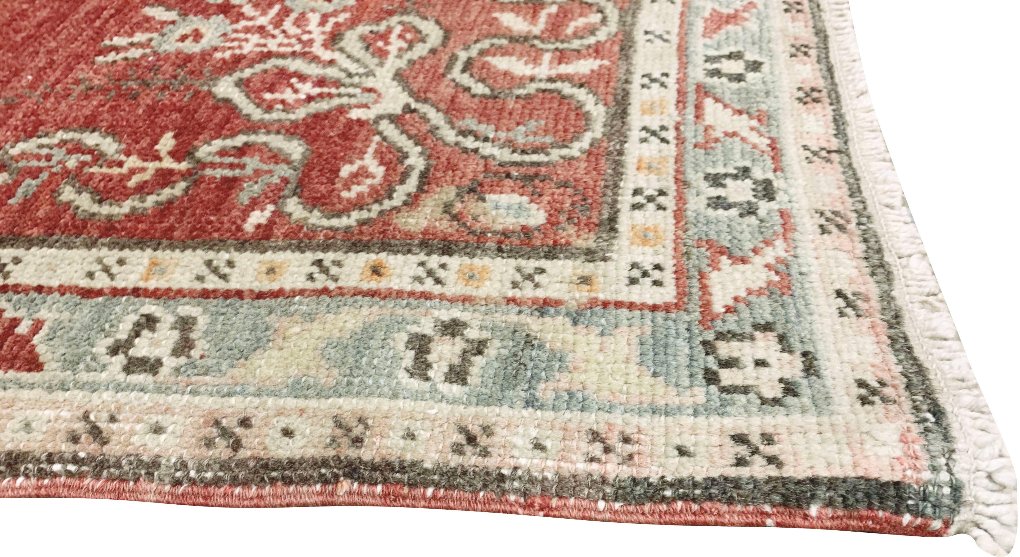 Vintage Rot Türkisch Oushak Teppich Läufer, 2'9 x 10'9 (20. Jahrhundert) im Angebot