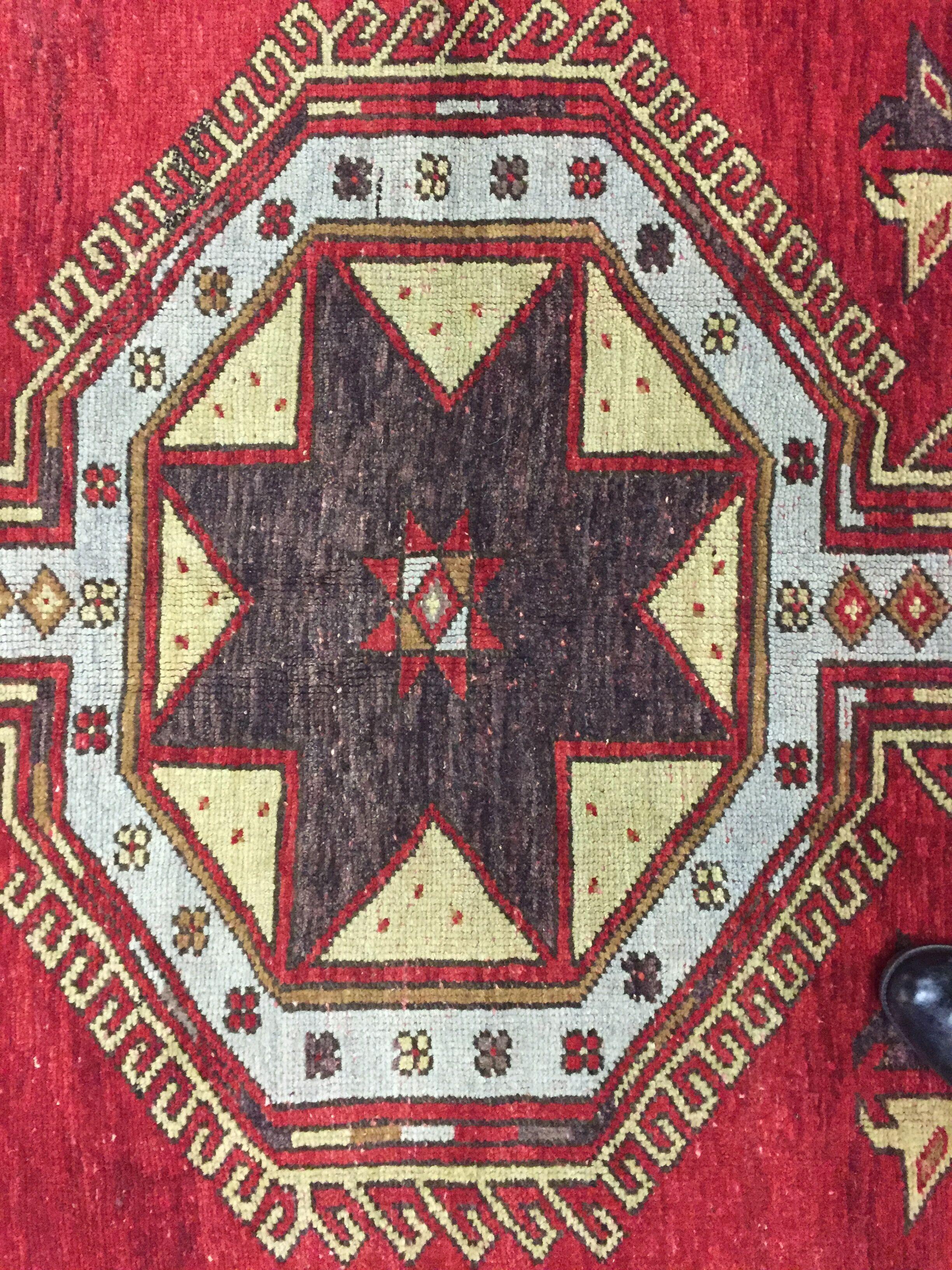 Vintage Rot Türkisch Oushak Läufer 4'11 x 12'10 im Zustand „Gut“ im Angebot in New York, NY