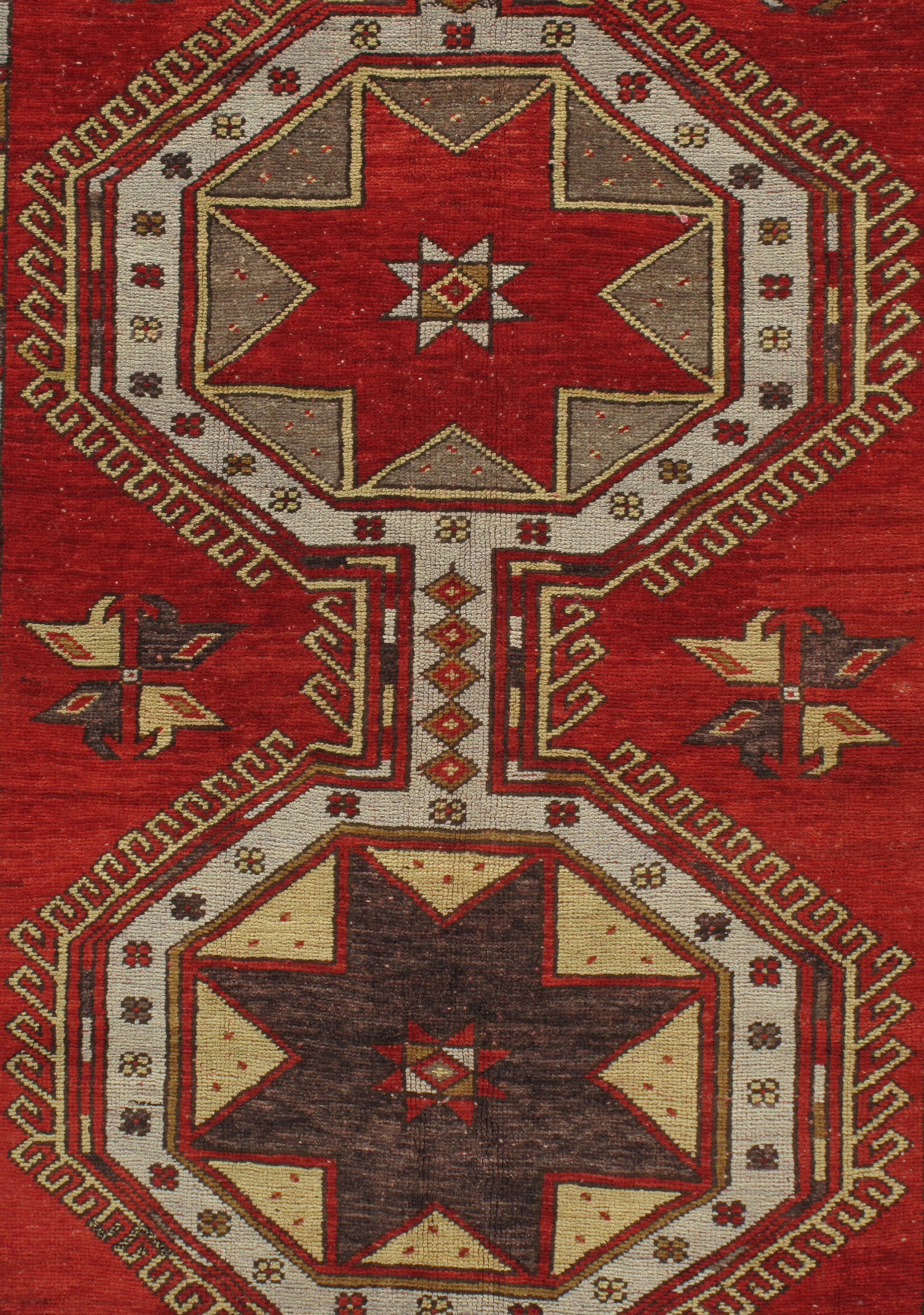 Vintage Rot Türkisch Oushak Läufer 4'11 x 12'10 (20. Jahrhundert) im Angebot